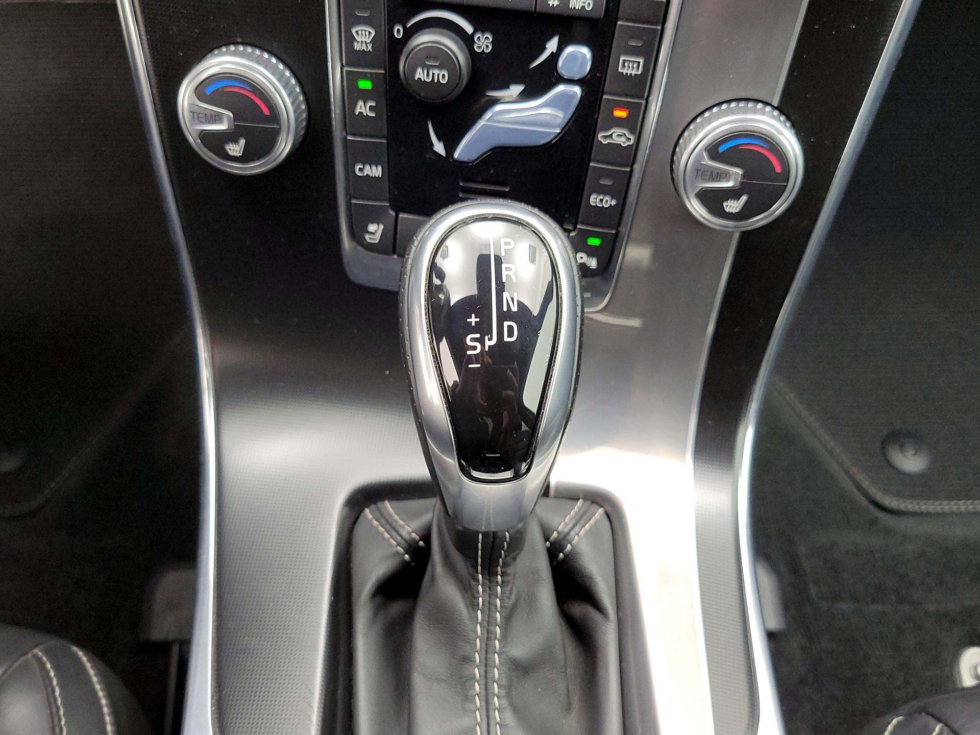 Thumbnail: 2017 Volvo V60 - 18