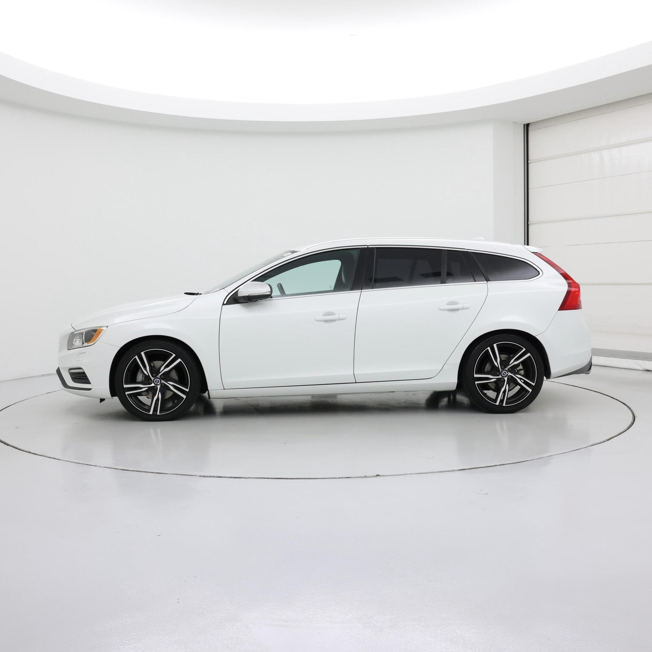 Thumbnail: 2017 Volvo V60 - 3