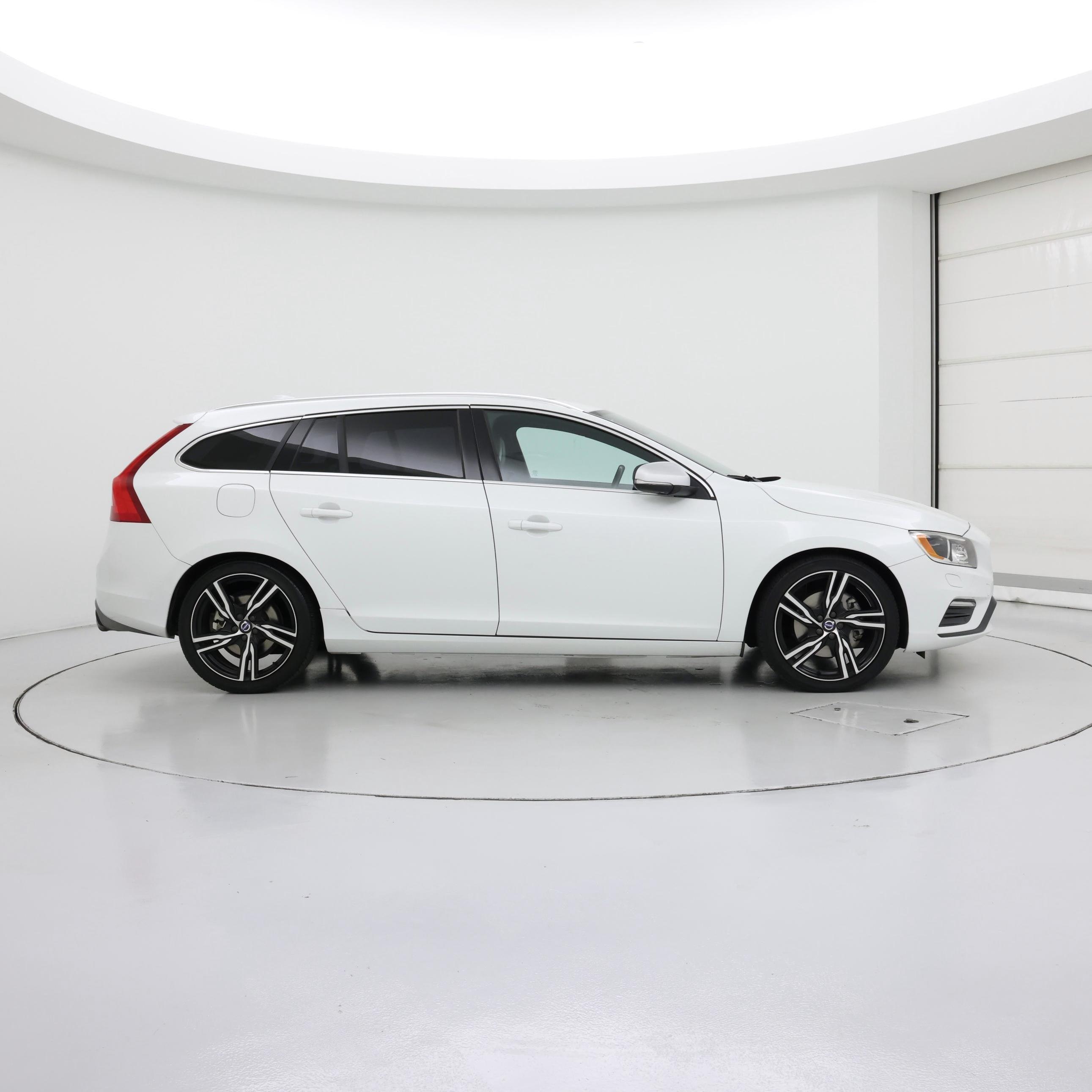 Thumbnail: 2017 Volvo V60 - 7
