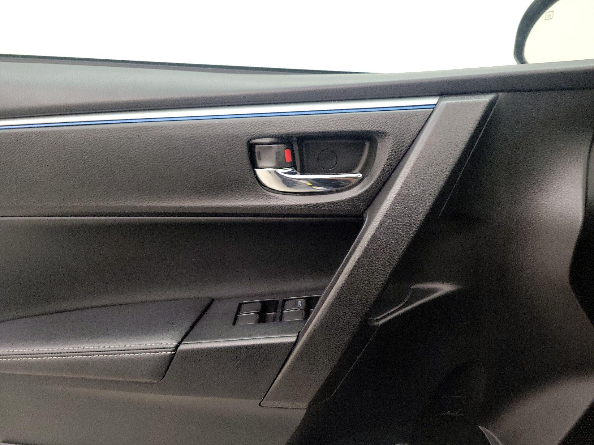 Thumbnail: 2015 Toyota Corolla - 12