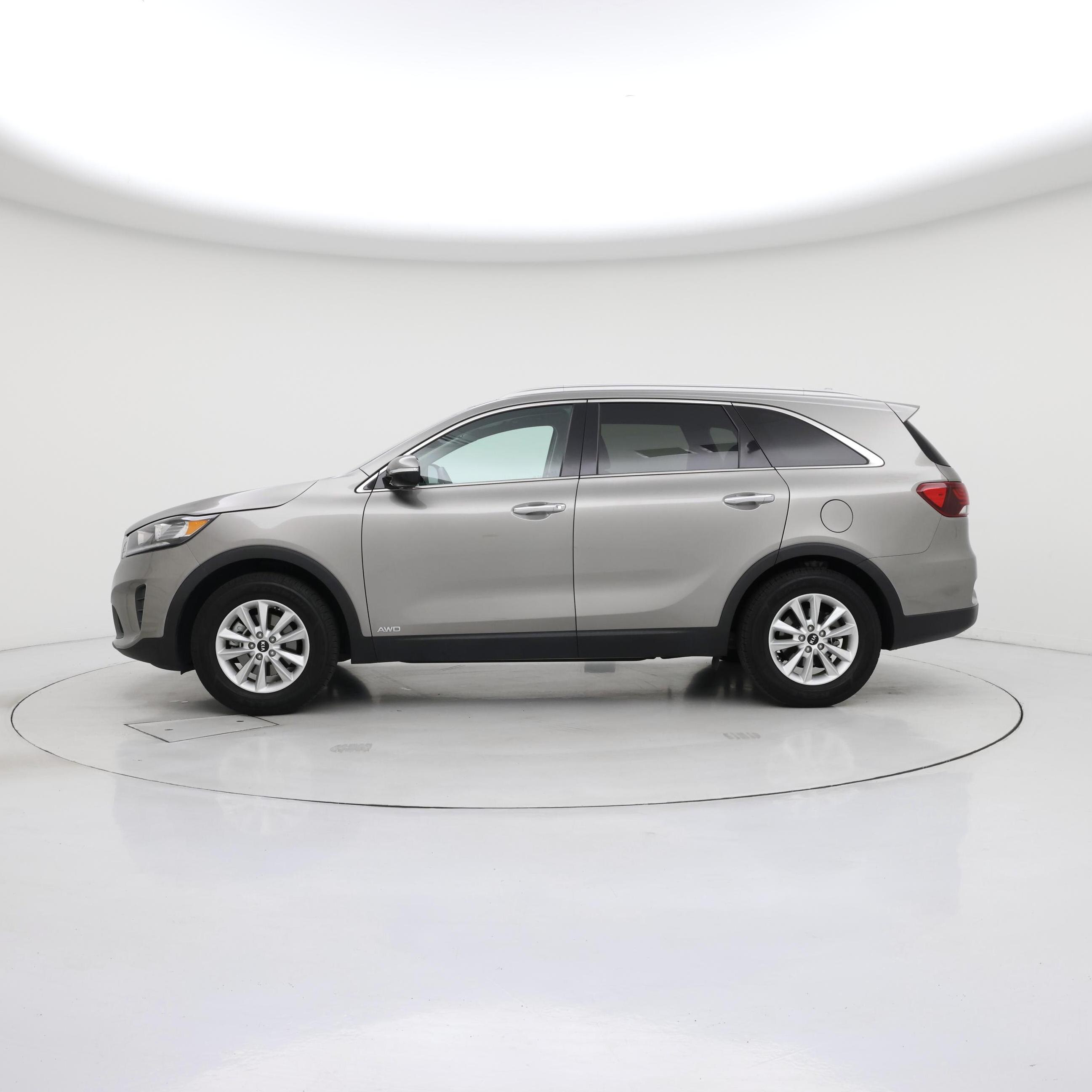 Thumbnail: 2019 Kia Sorento - 3