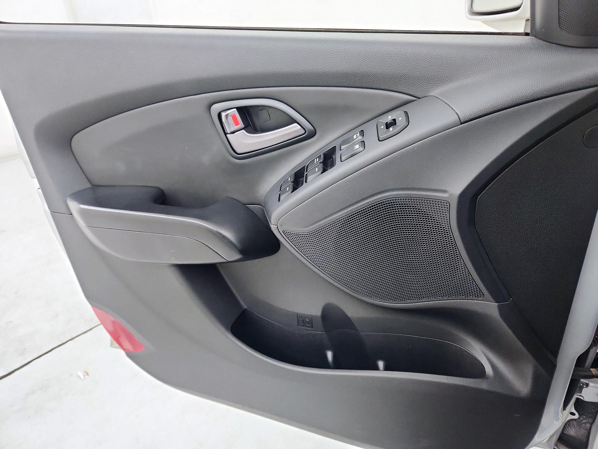 Thumbnail: 2014 Hyundai Tucson - 12
