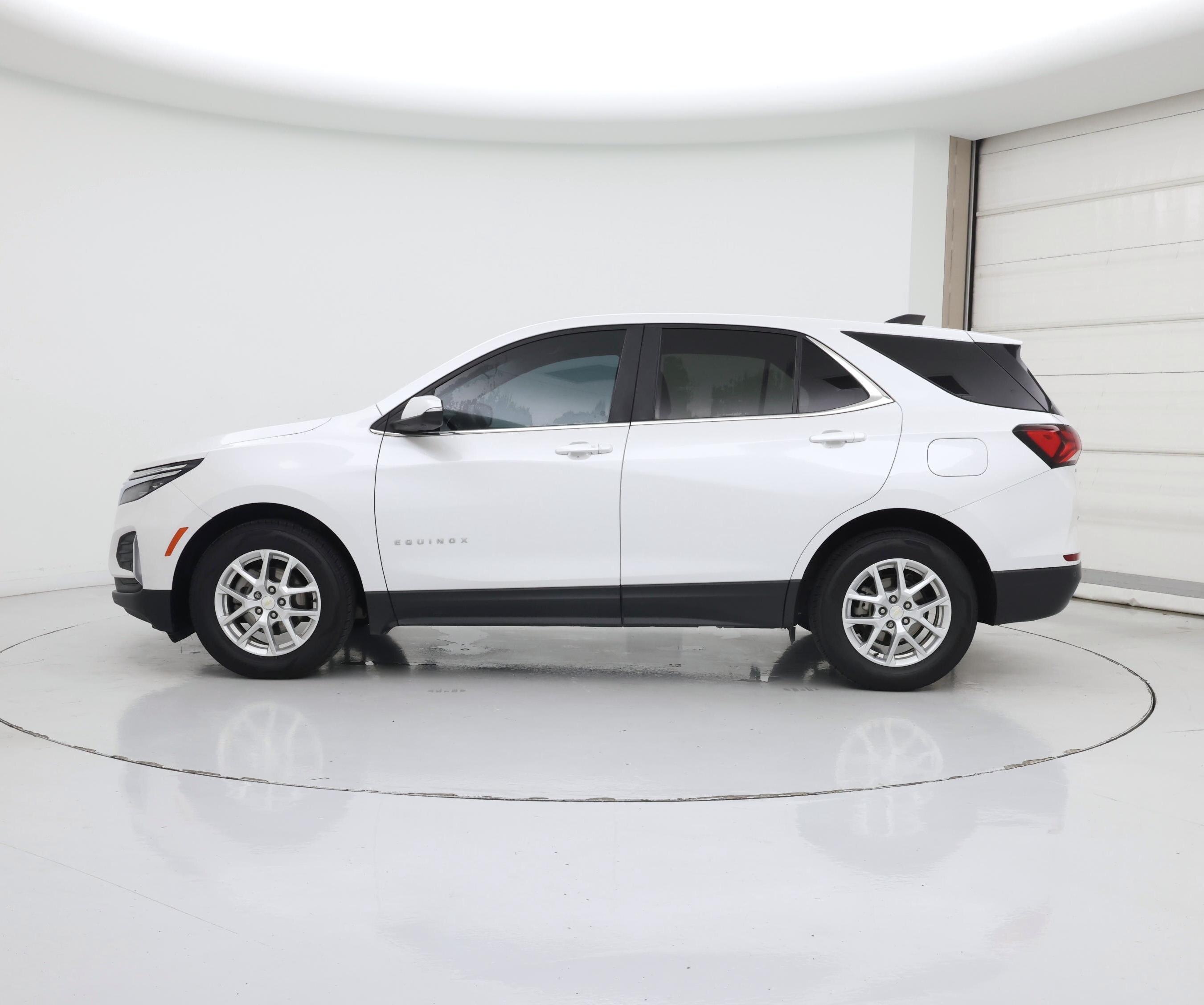 Thumbnail: 2022 Chevrolet Equinox - 3