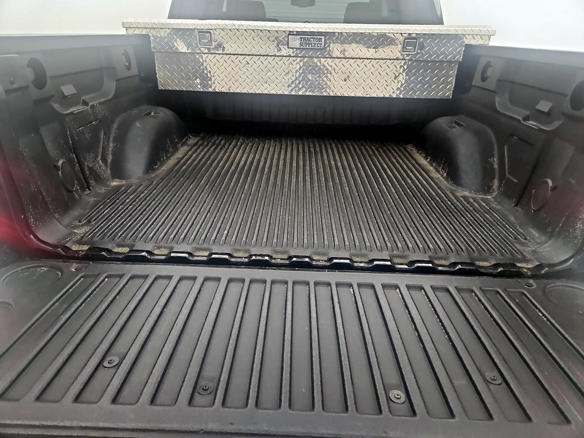 Thumbnail: 2017 Chevrolet Silverado 1500 - 19