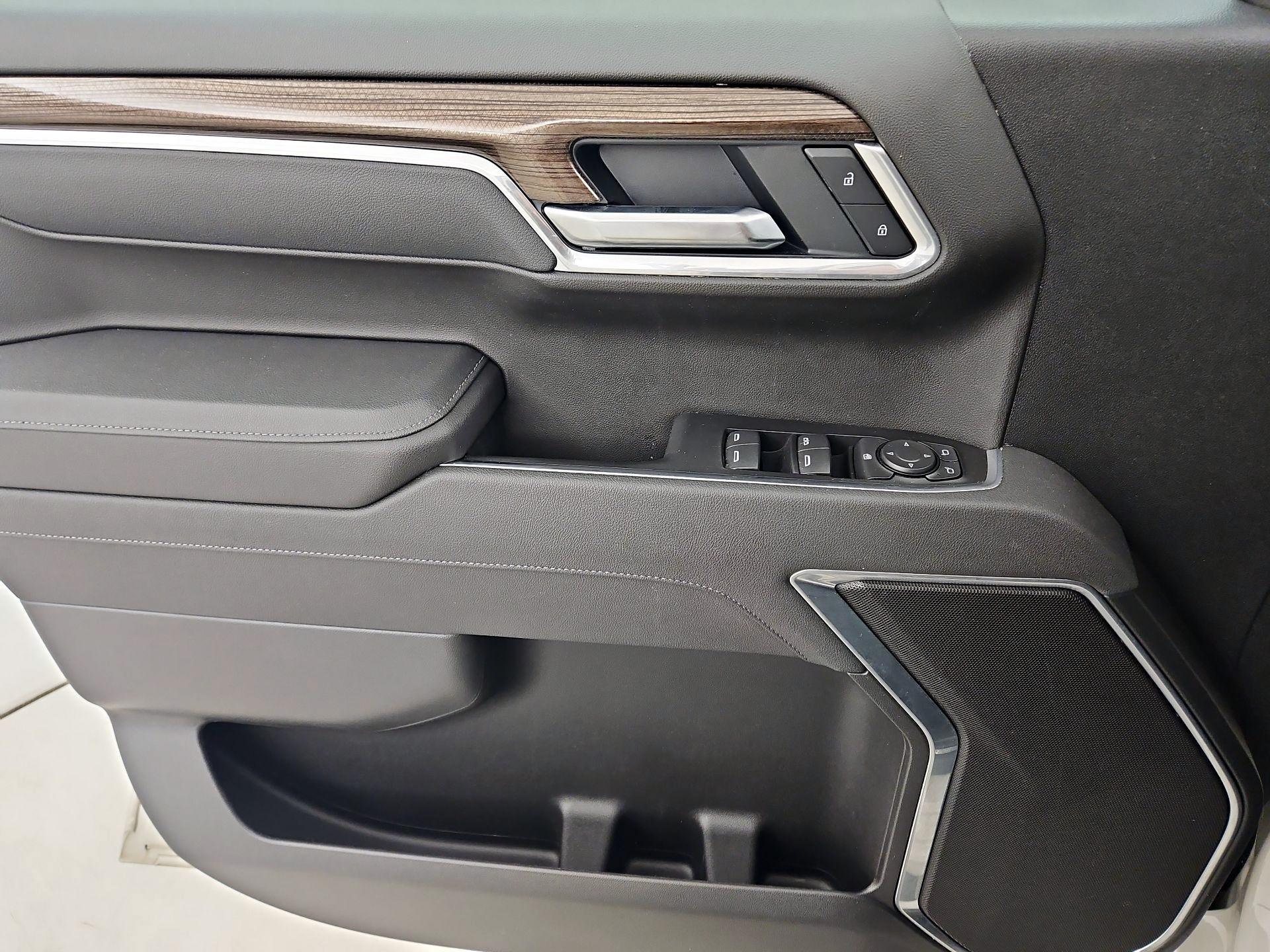 Thumbnail: 2026 Chevrolet Silverado 1500 - 12