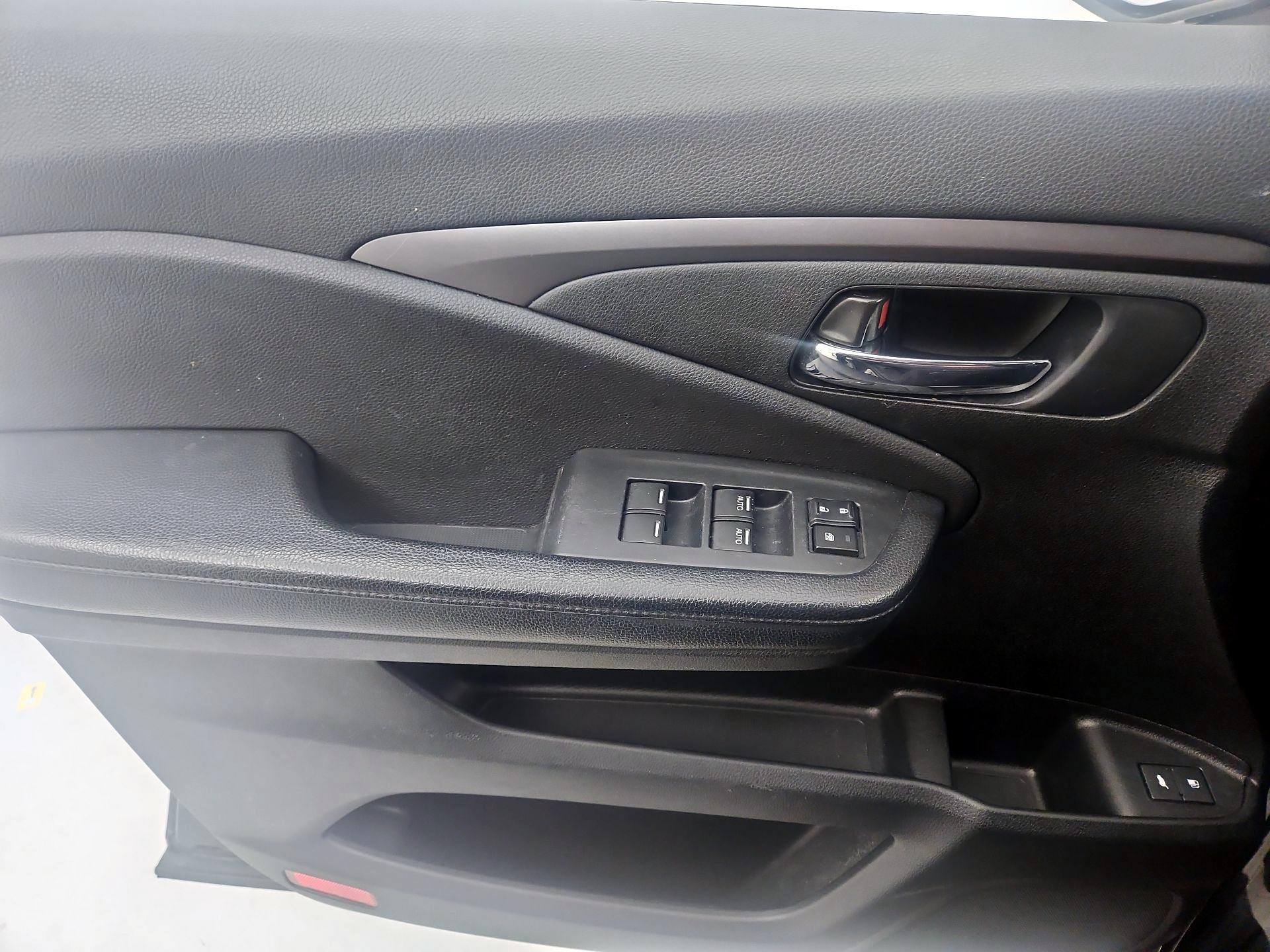 Thumbnail: 2016 Honda Pilot - 12