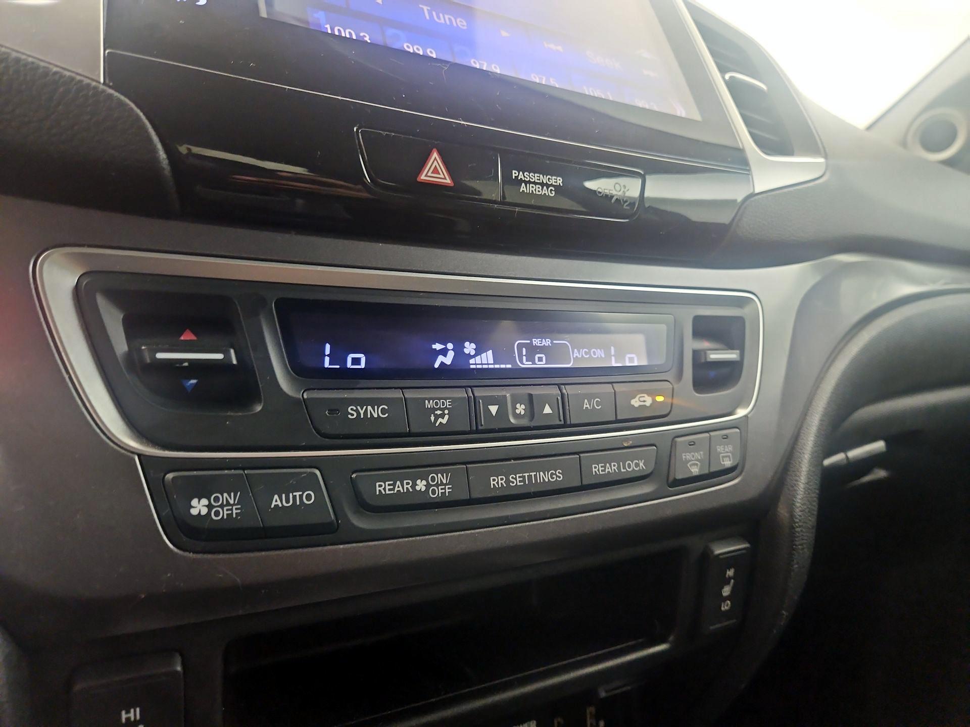 Thumbnail: 2016 Honda Pilot - 16