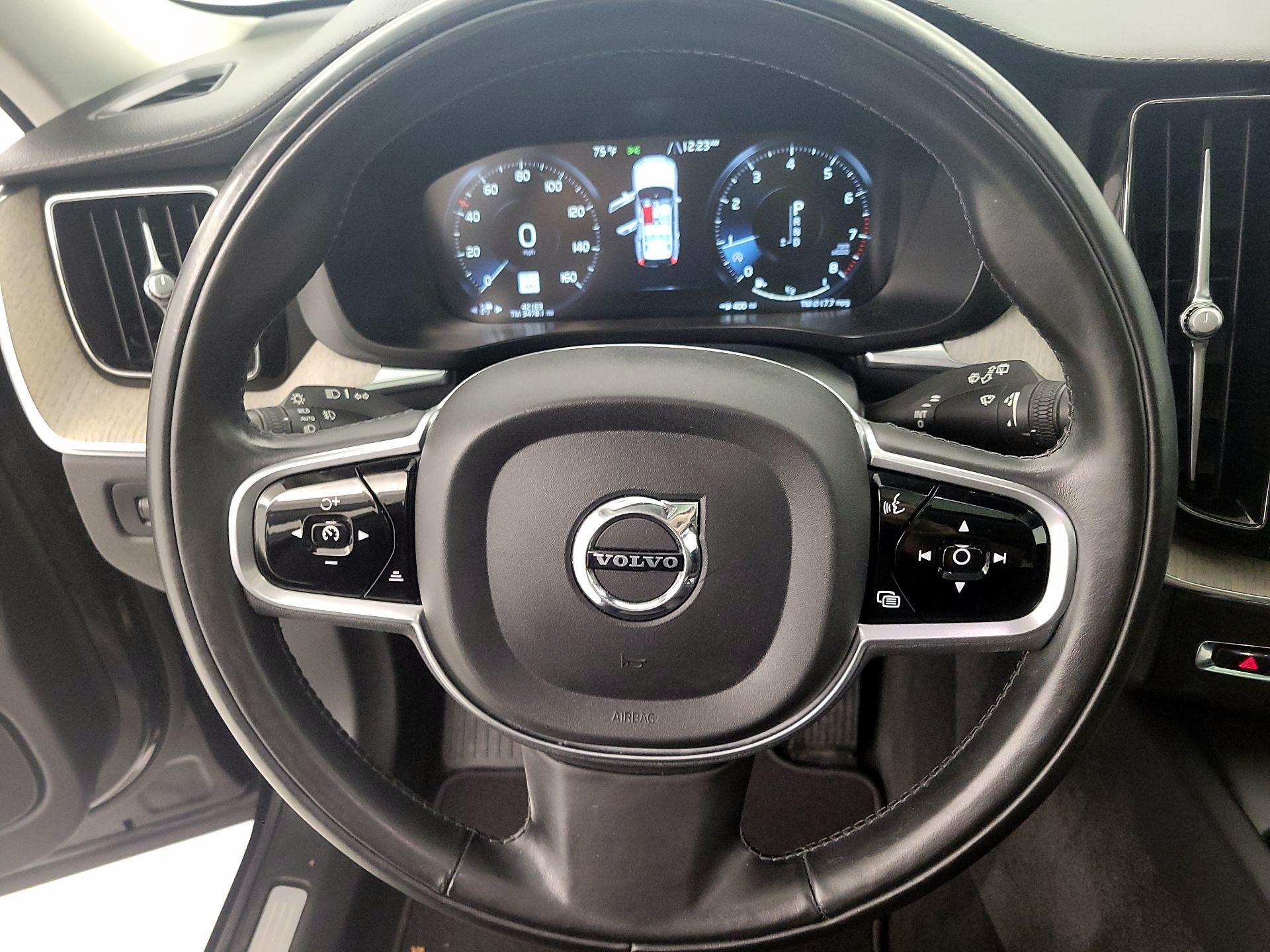 Thumbnail: 2018 Volvo XC60 - 10