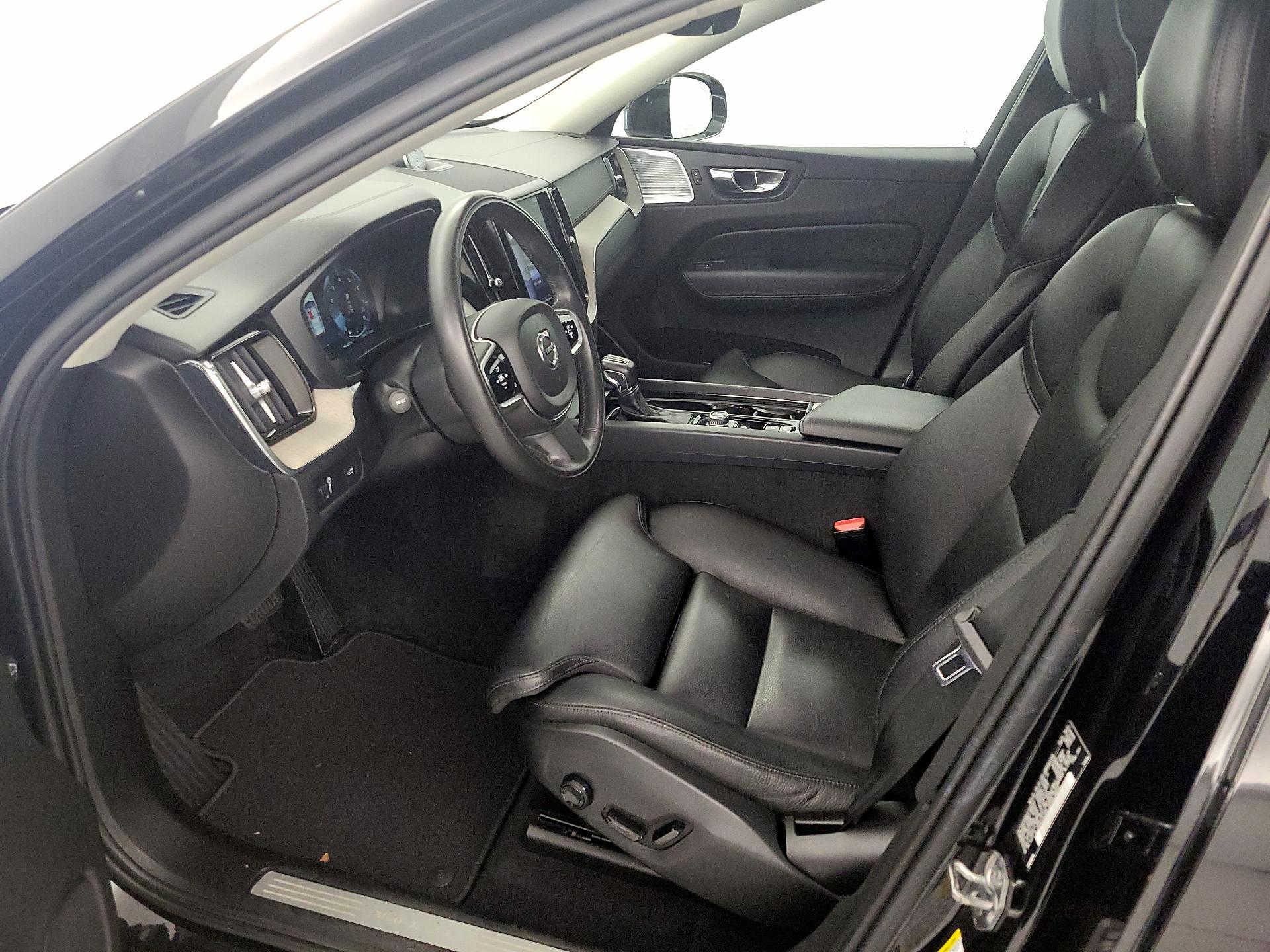 Thumbnail: 2018 Volvo XC60 - 11