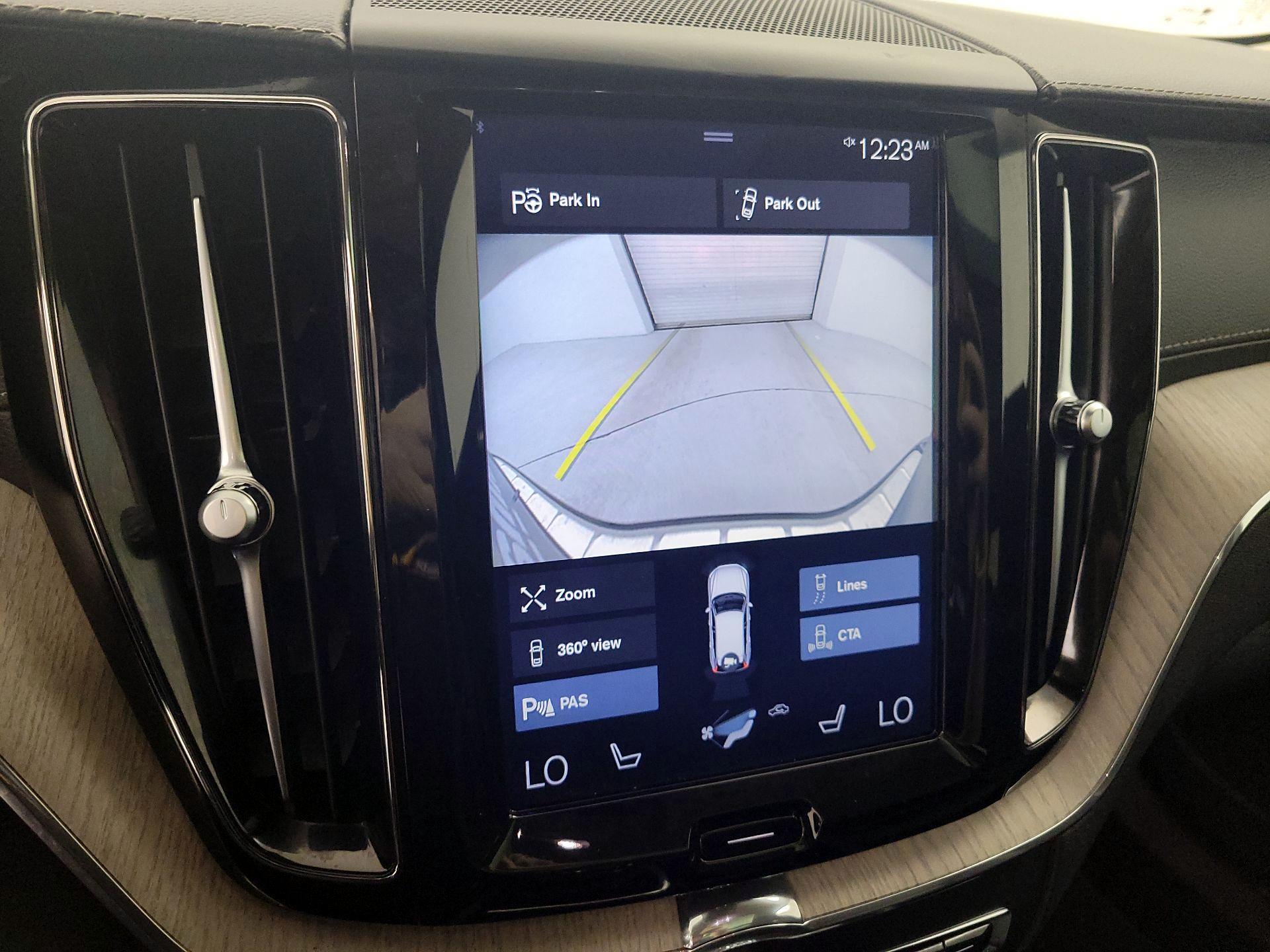 Thumbnail: 2018 Volvo XC60 - 14