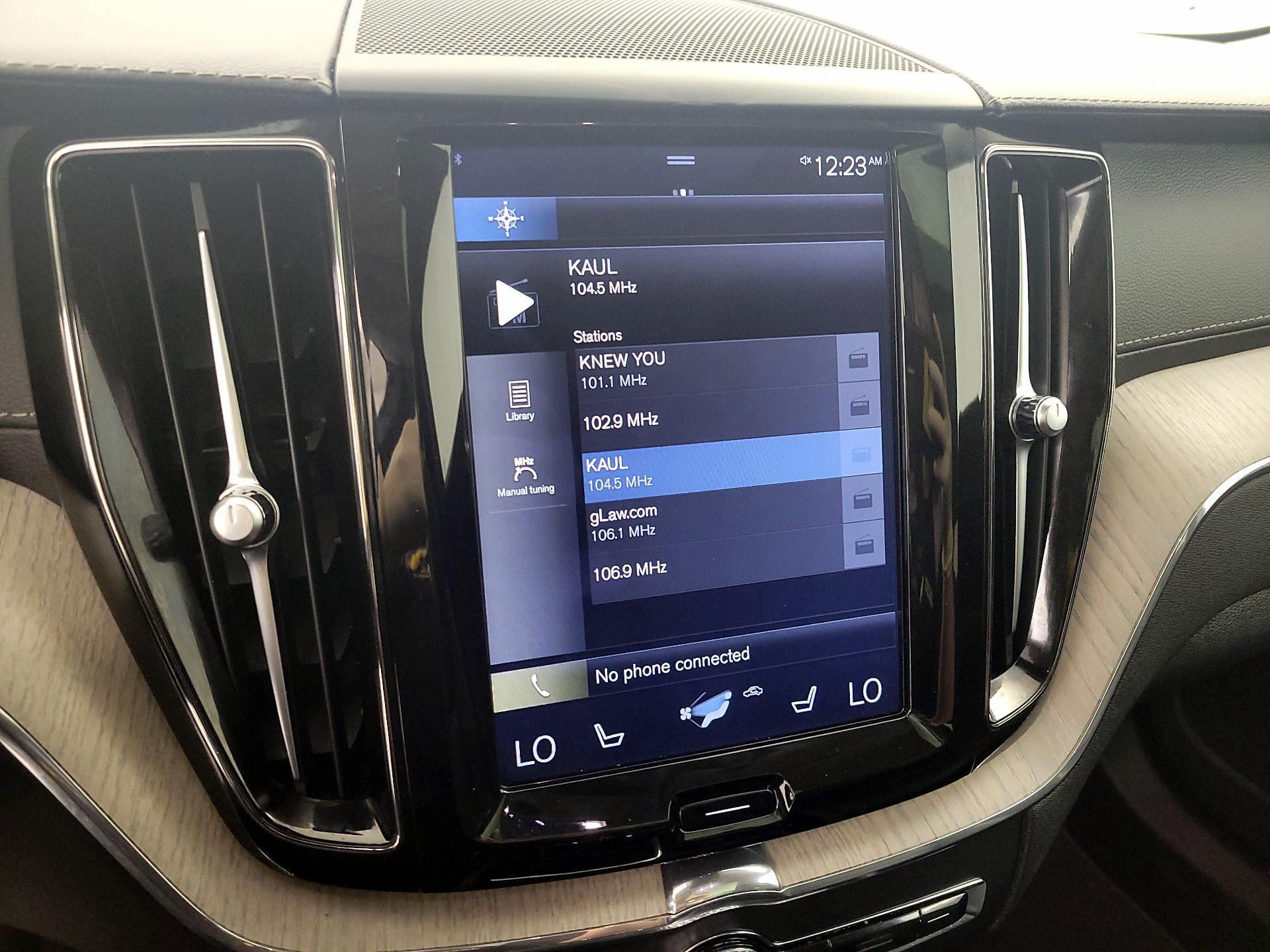 Thumbnail: 2018 Volvo XC60 - 15