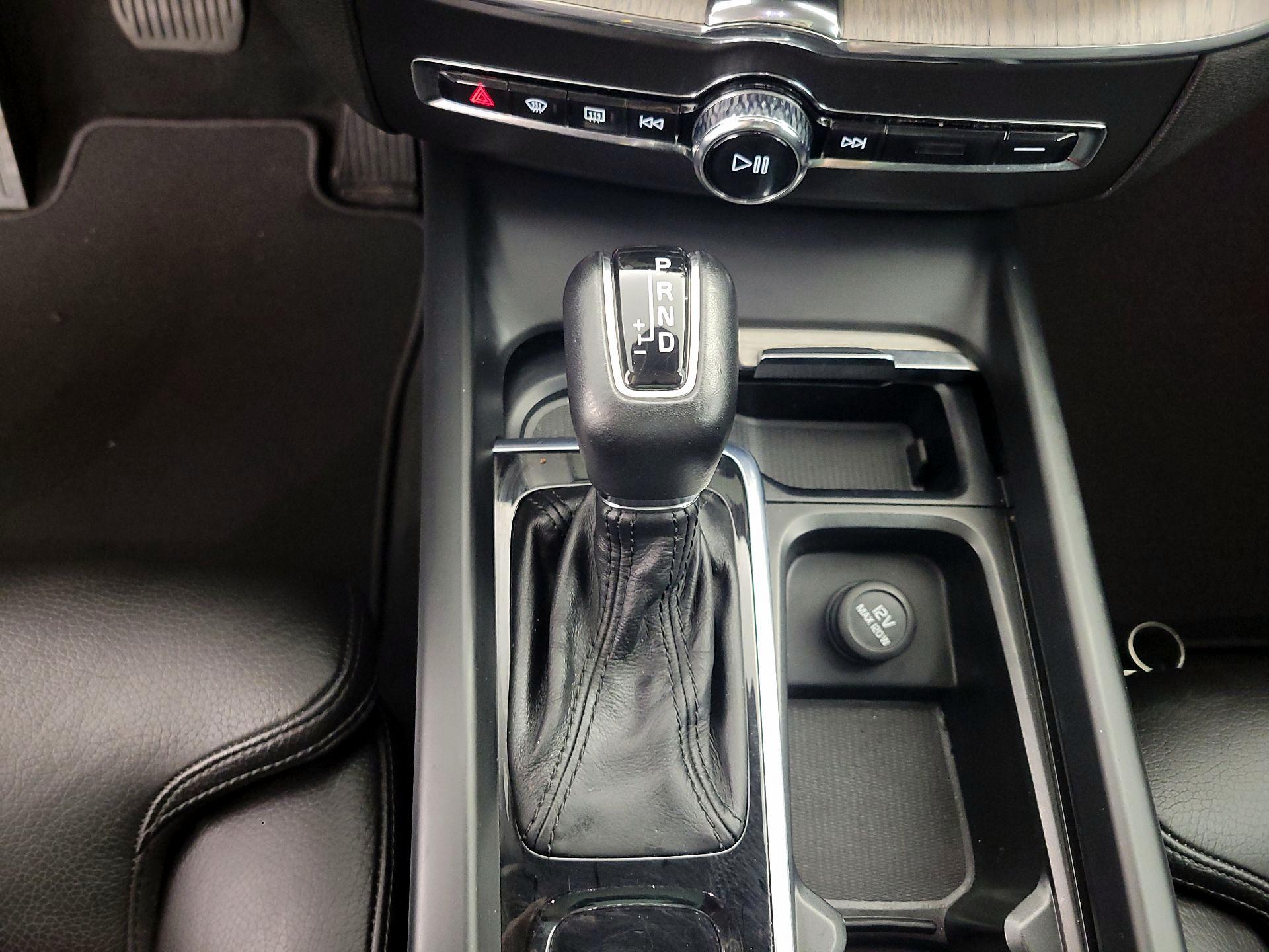 Thumbnail: 2018 Volvo XC60 - 17