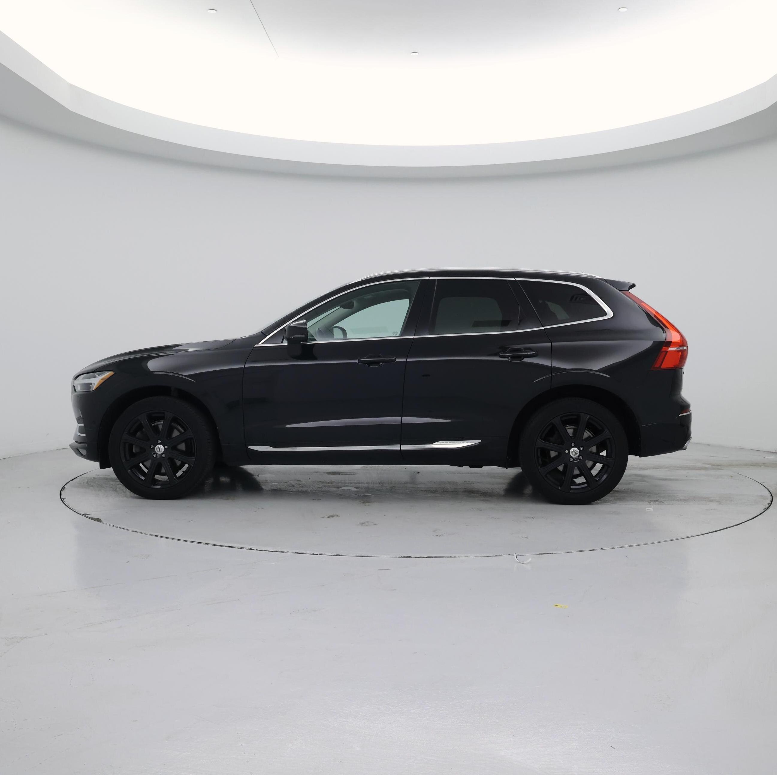 Thumbnail: 2018 Volvo XC60 - 3