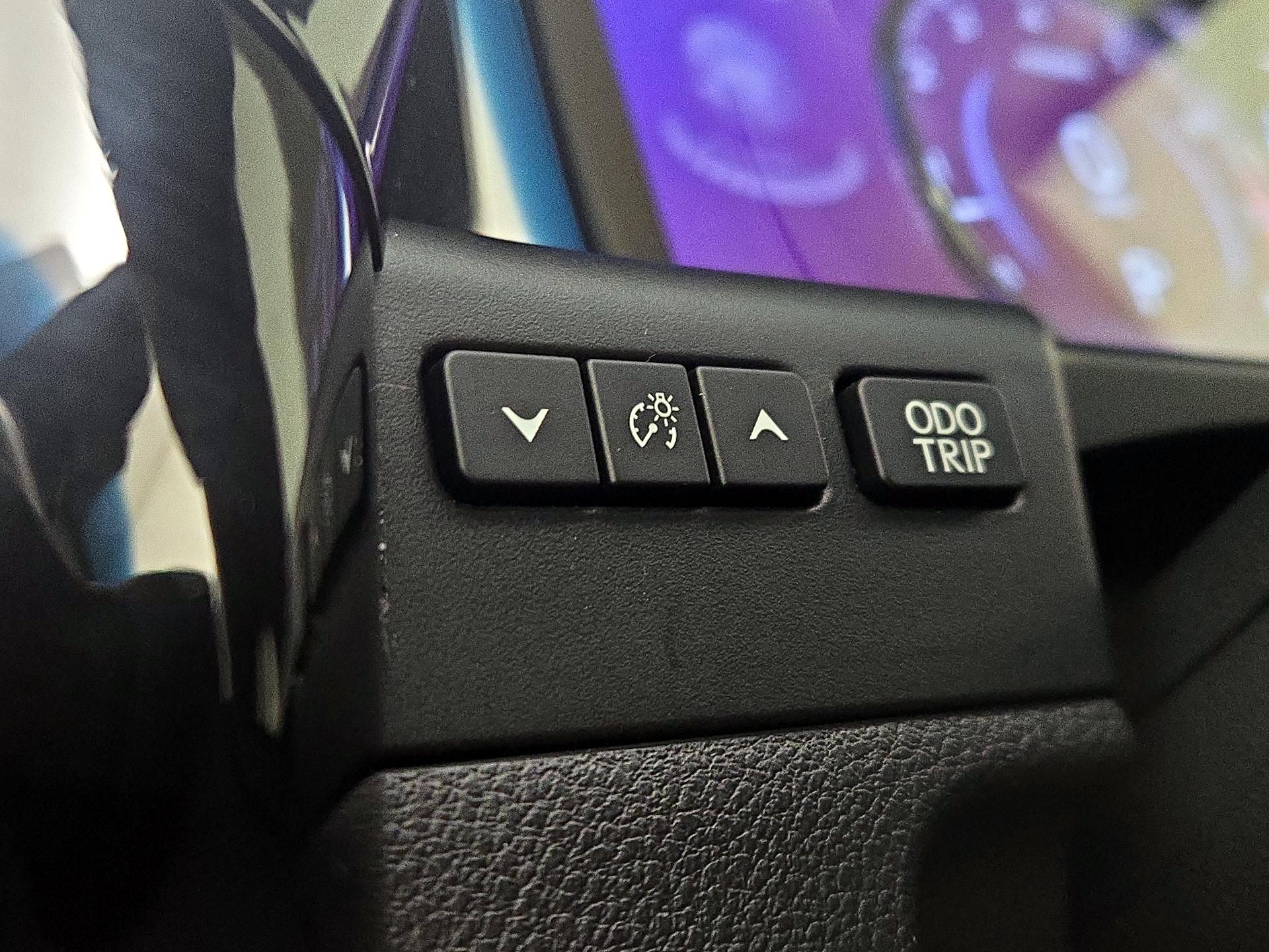 Thumbnail: 2022 Lexus ES - 13