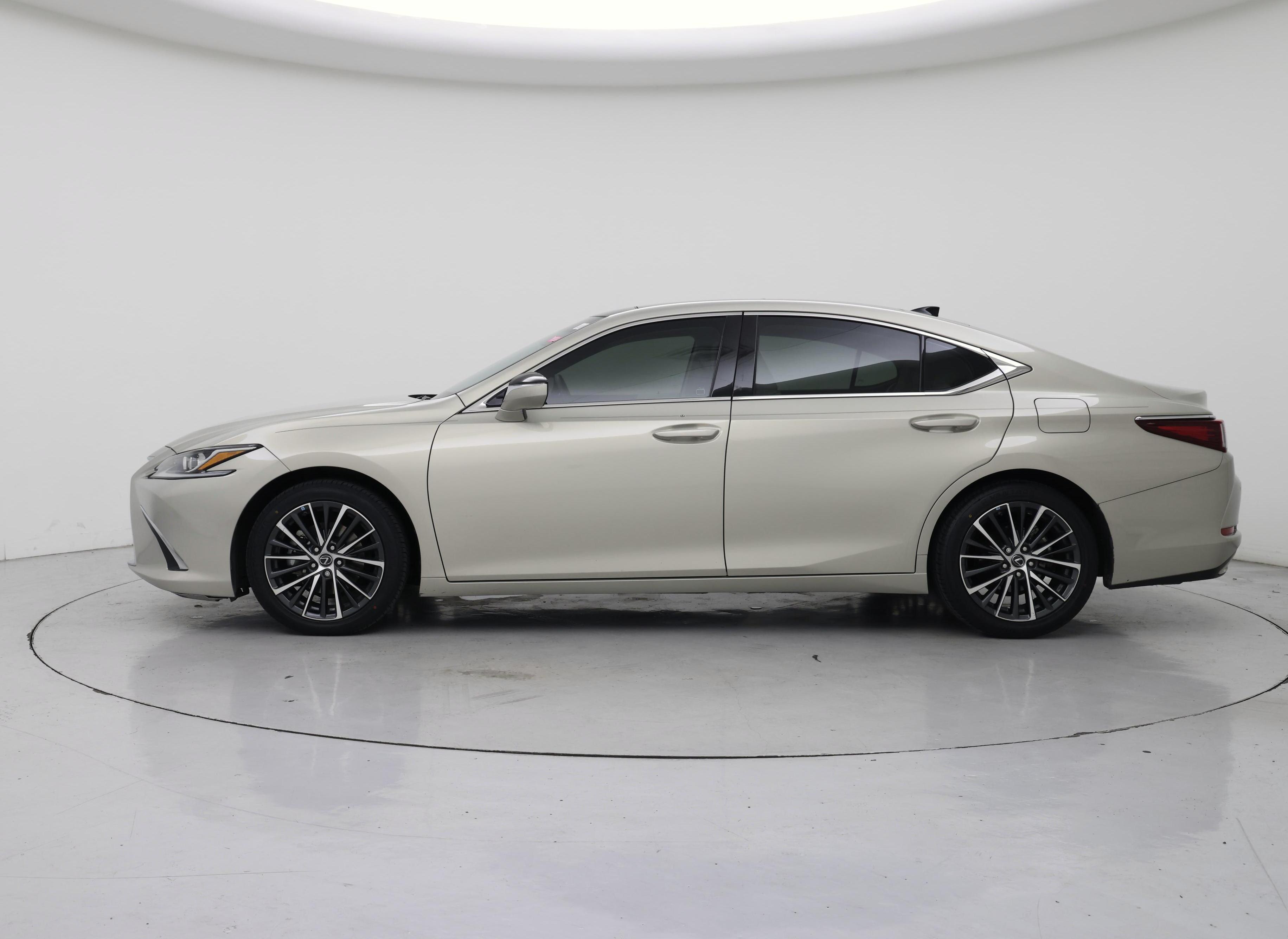 Thumbnail: 2022 Lexus ES - 3