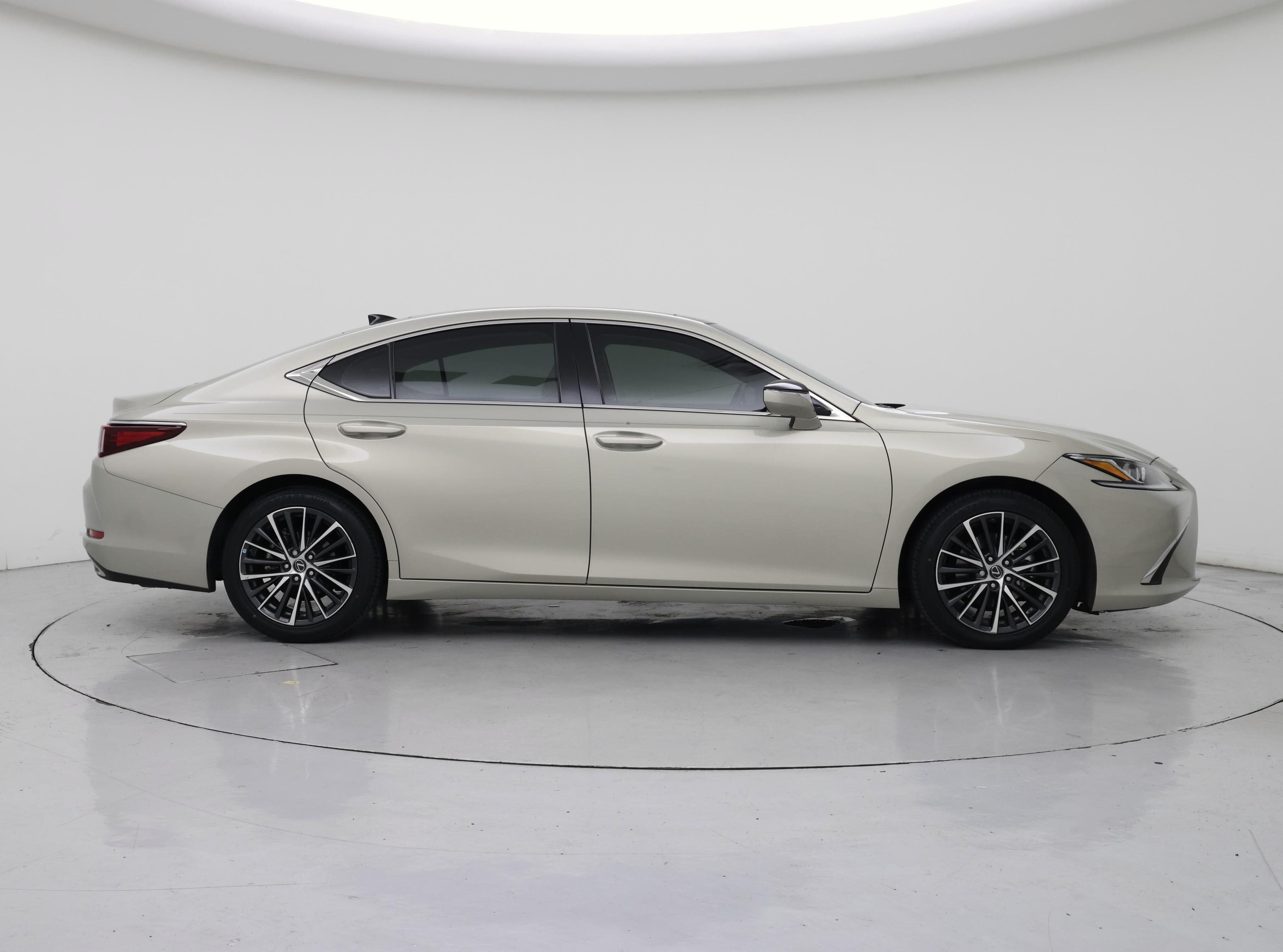 Thumbnail: 2022 Lexus ES - 7