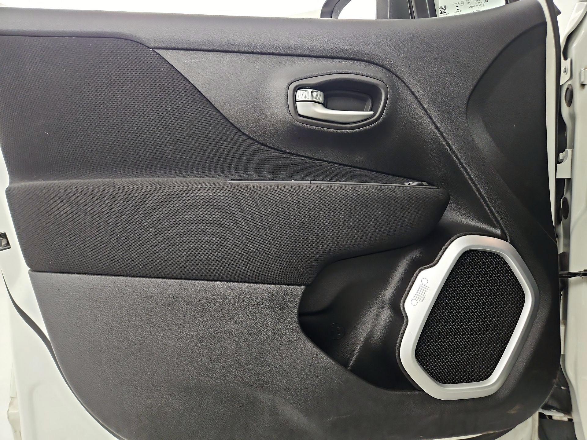 Thumbnail: 2020 Jeep Renegade - 10