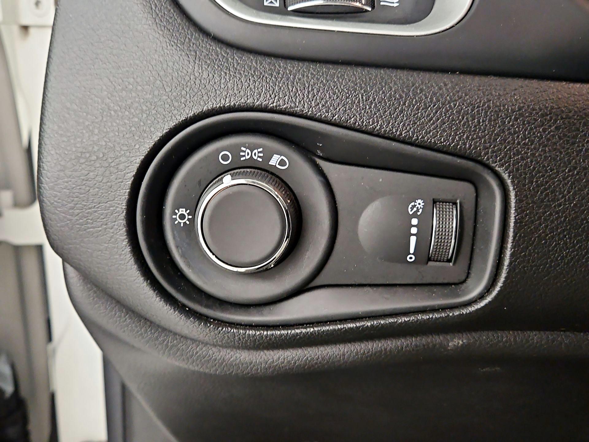 Thumbnail: 2020 Jeep Renegade - 11