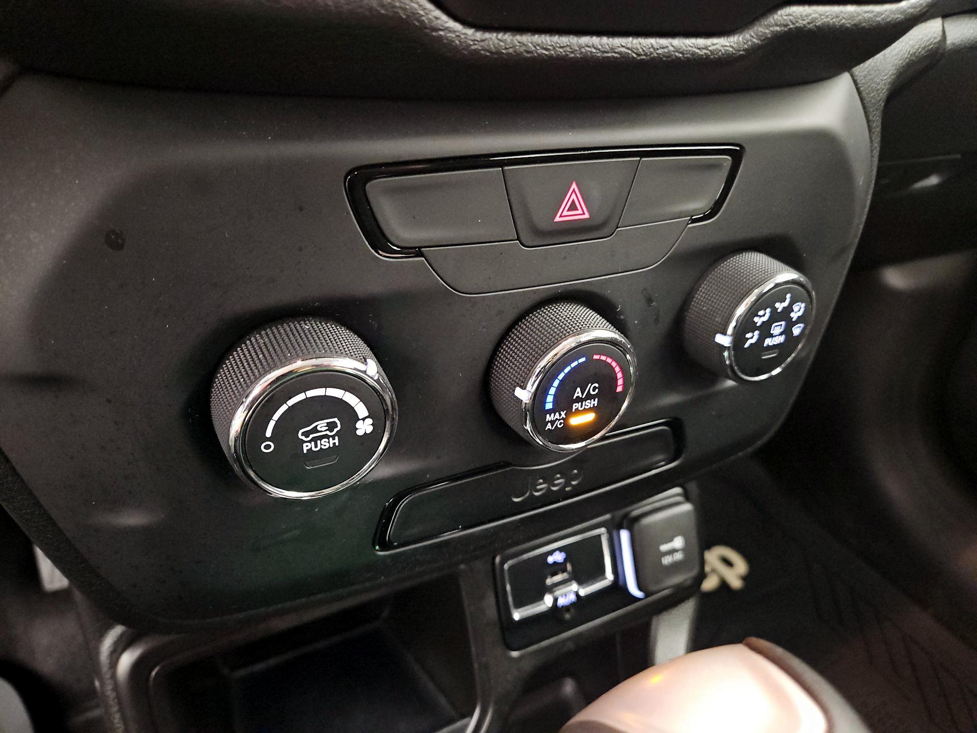 Thumbnail: 2020 Jeep Renegade - 14