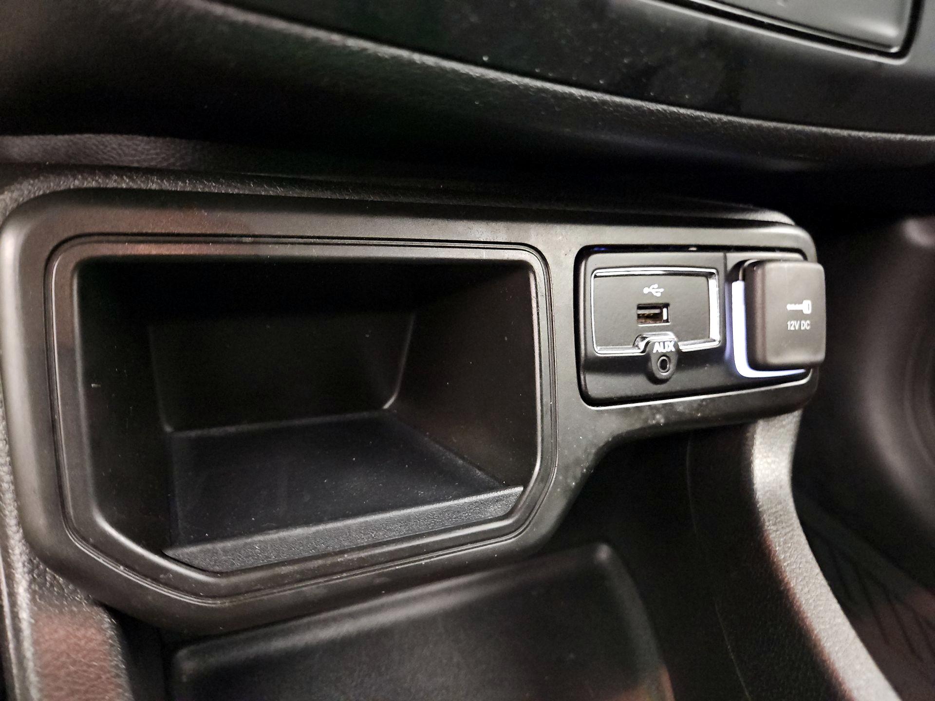 Thumbnail: 2020 Jeep Renegade - 16