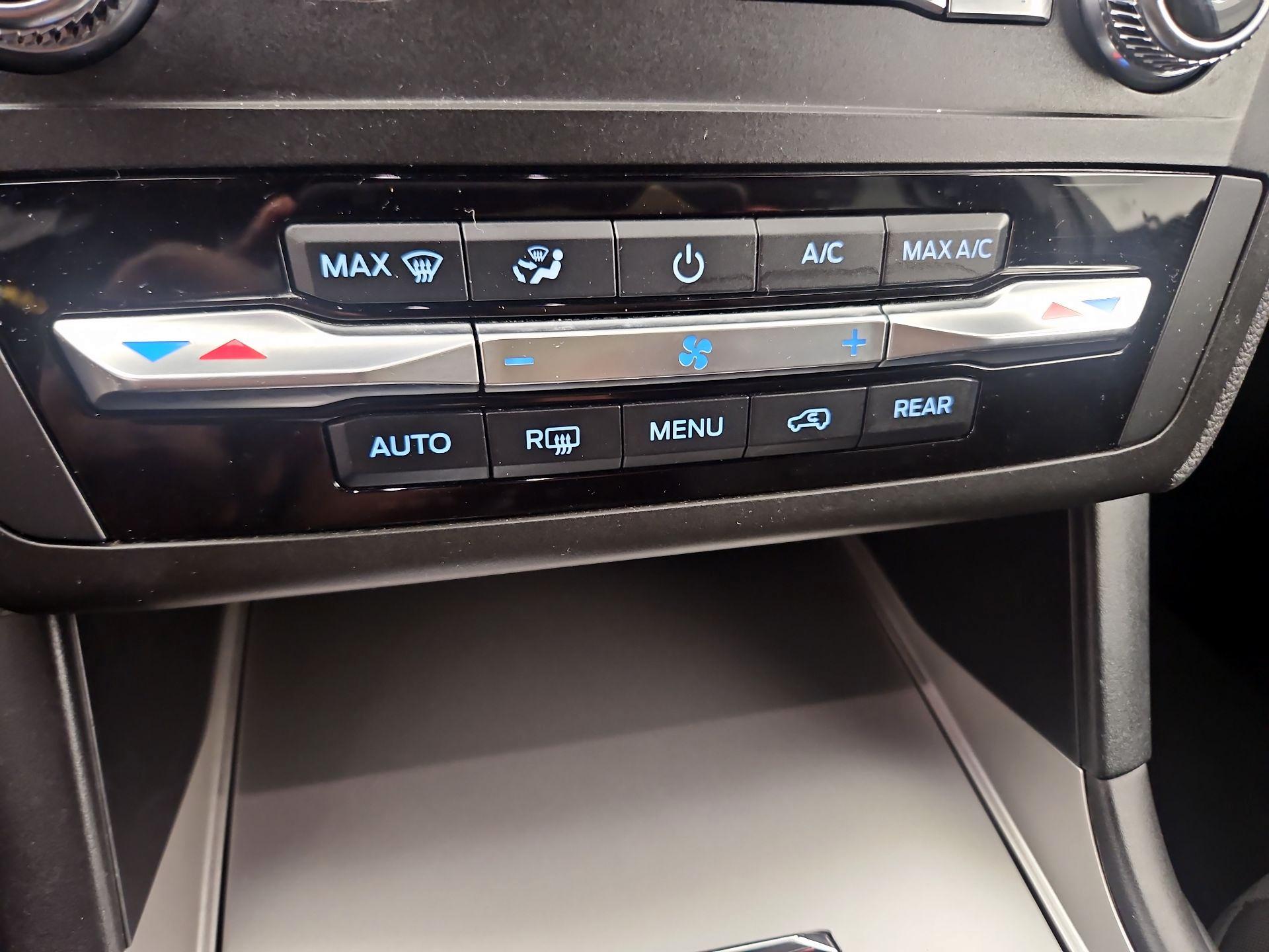 Thumbnail: 2020 Ford Explorer - 16
