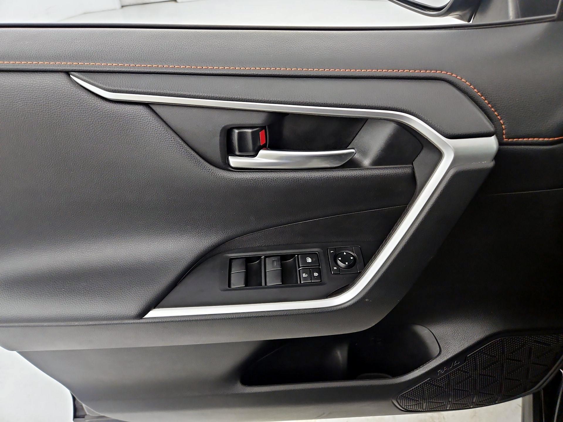 Thumbnail: 2021 Toyota RAV4 - 10