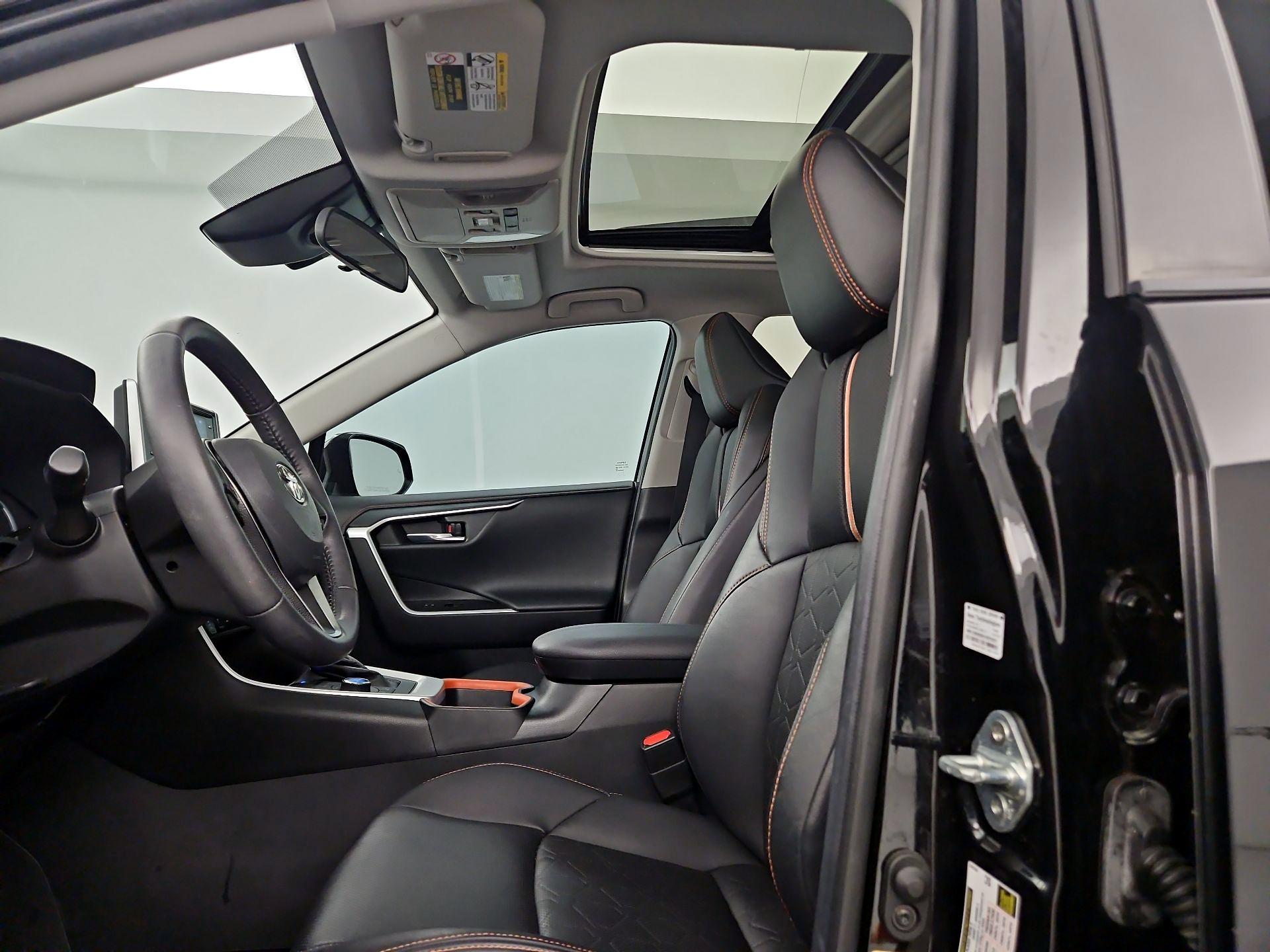 Thumbnail: 2021 Toyota RAV4 - 17