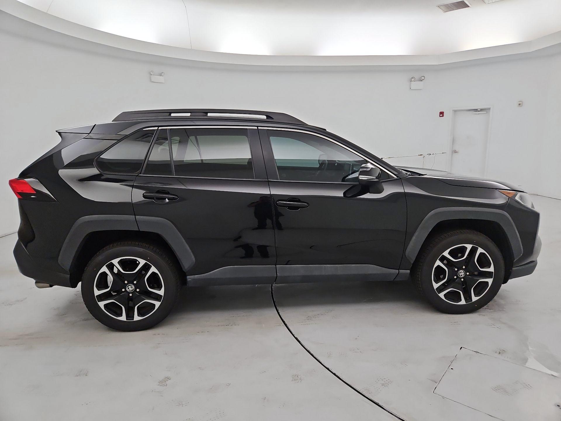 Thumbnail: 2021 Toyota RAV4 - 4