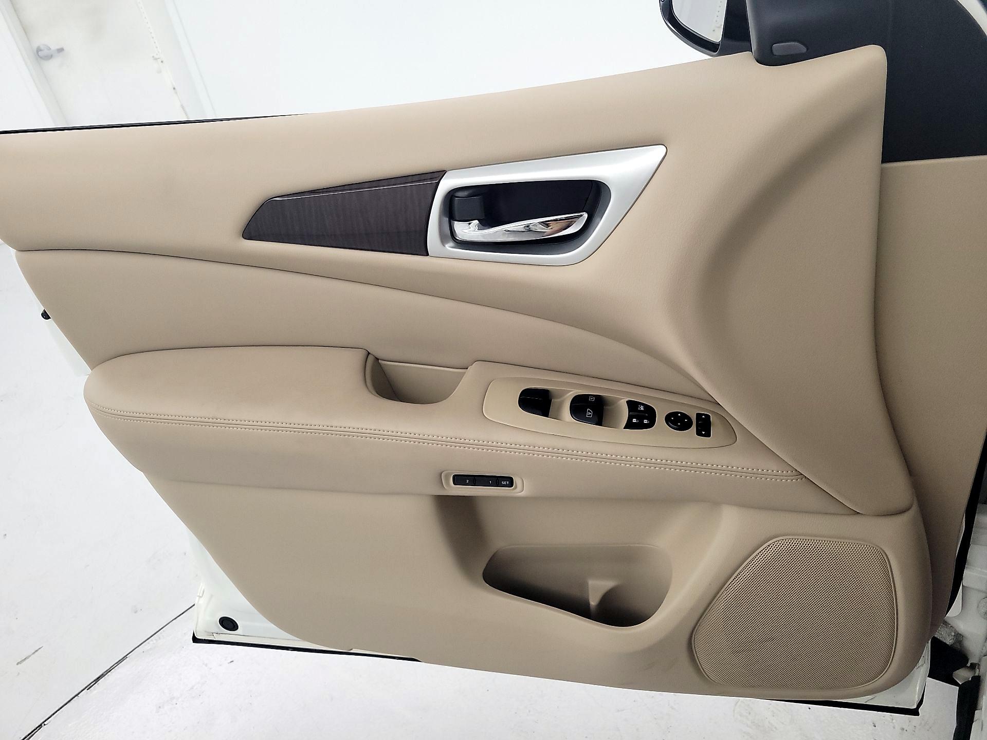 Thumbnail: 2016 Nissan Pathfinder - 12