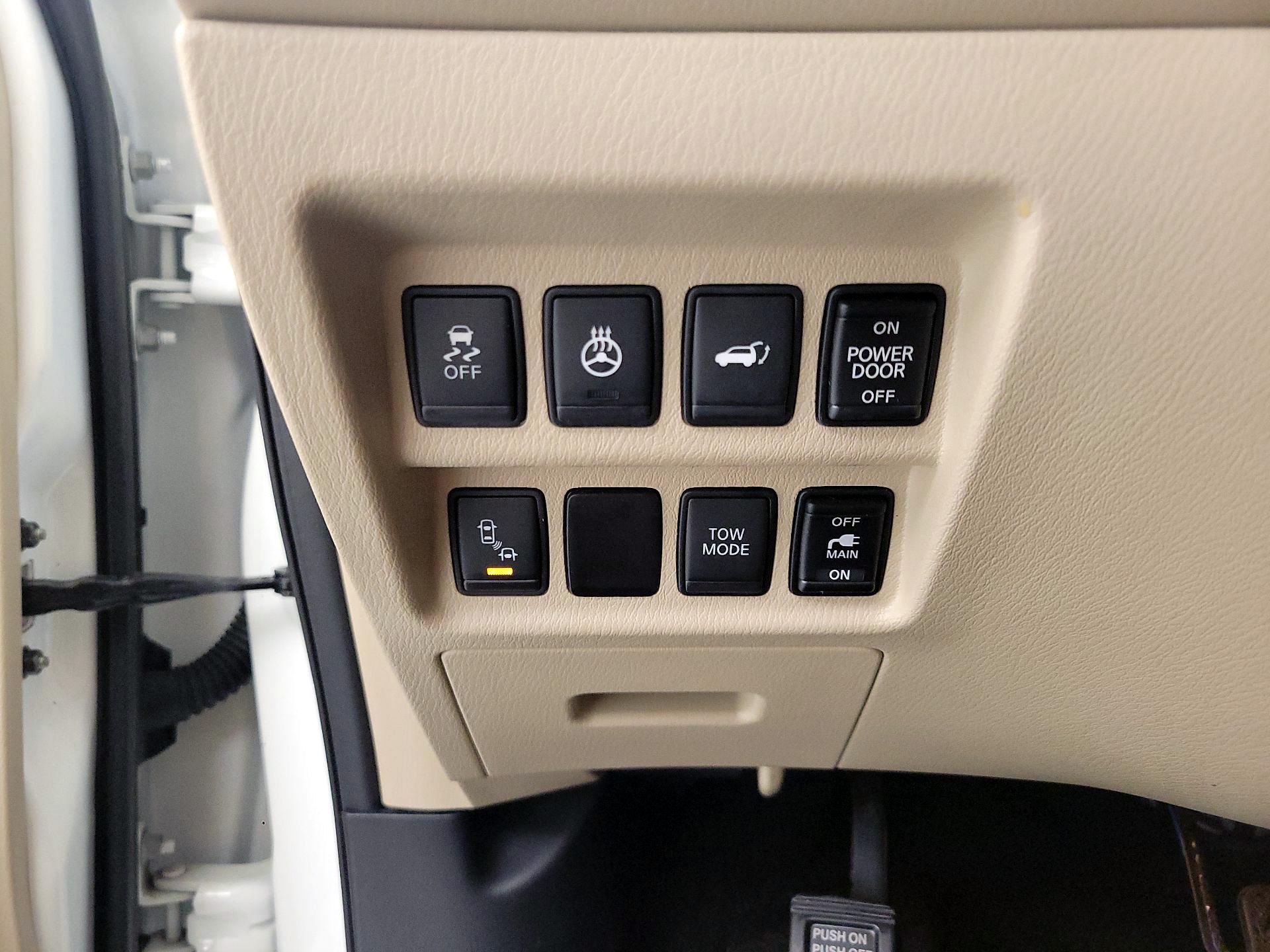 Thumbnail: 2016 Nissan Pathfinder - 13