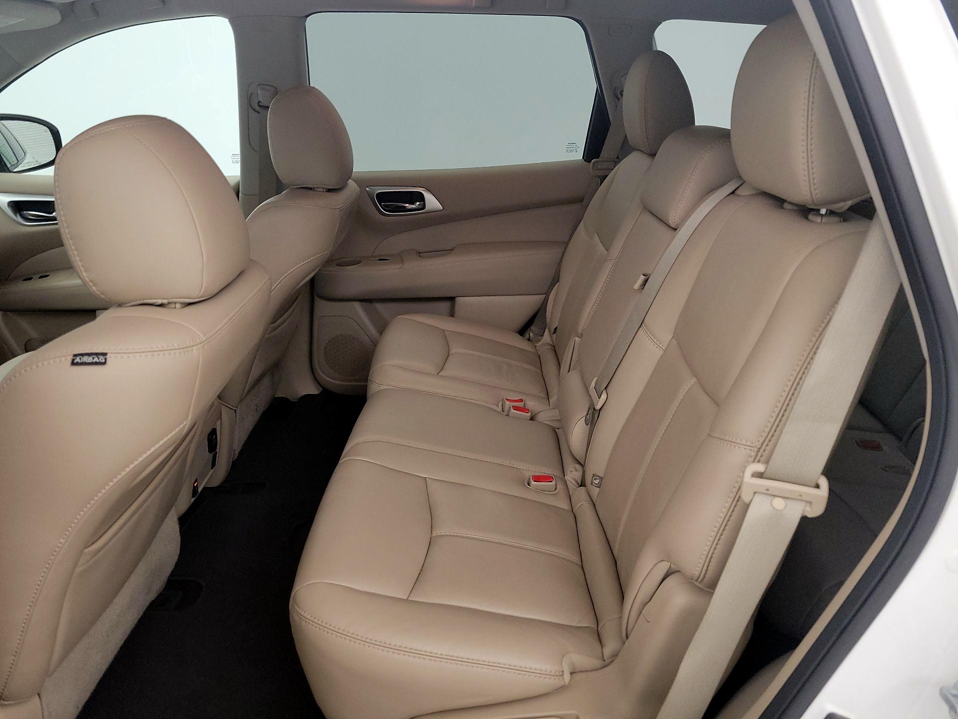 Thumbnail: 2016 Nissan Pathfinder - 20