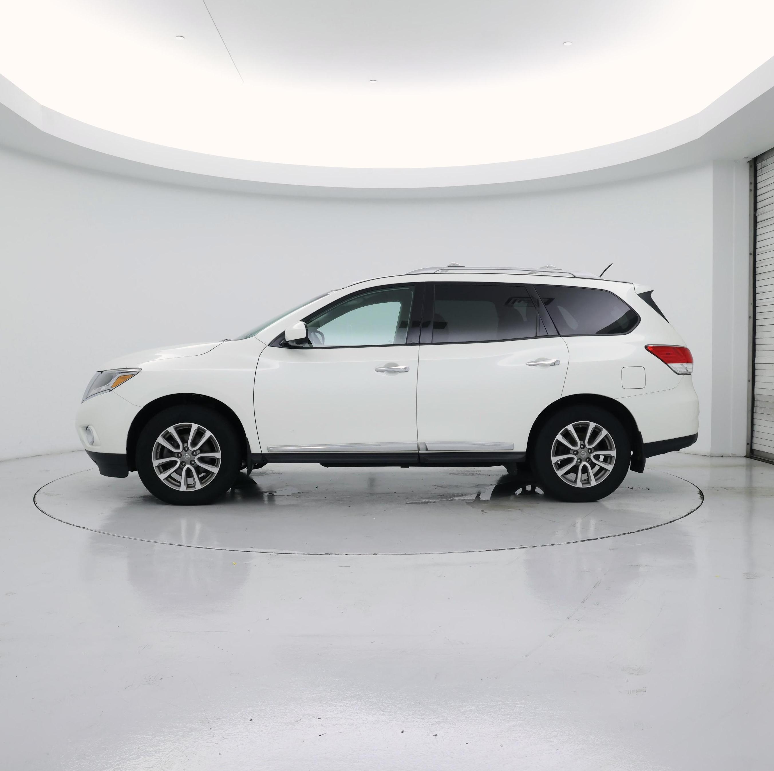 Thumbnail: 2016 Nissan Pathfinder - 3