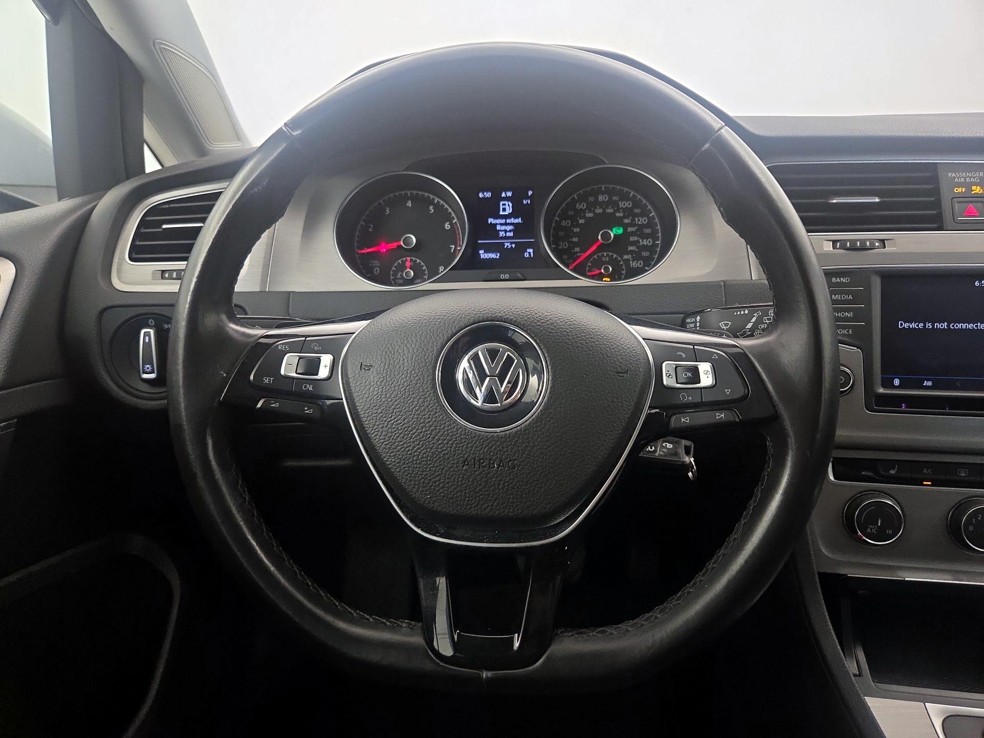 Thumbnail: 2017 Volkswagen Golf - 10