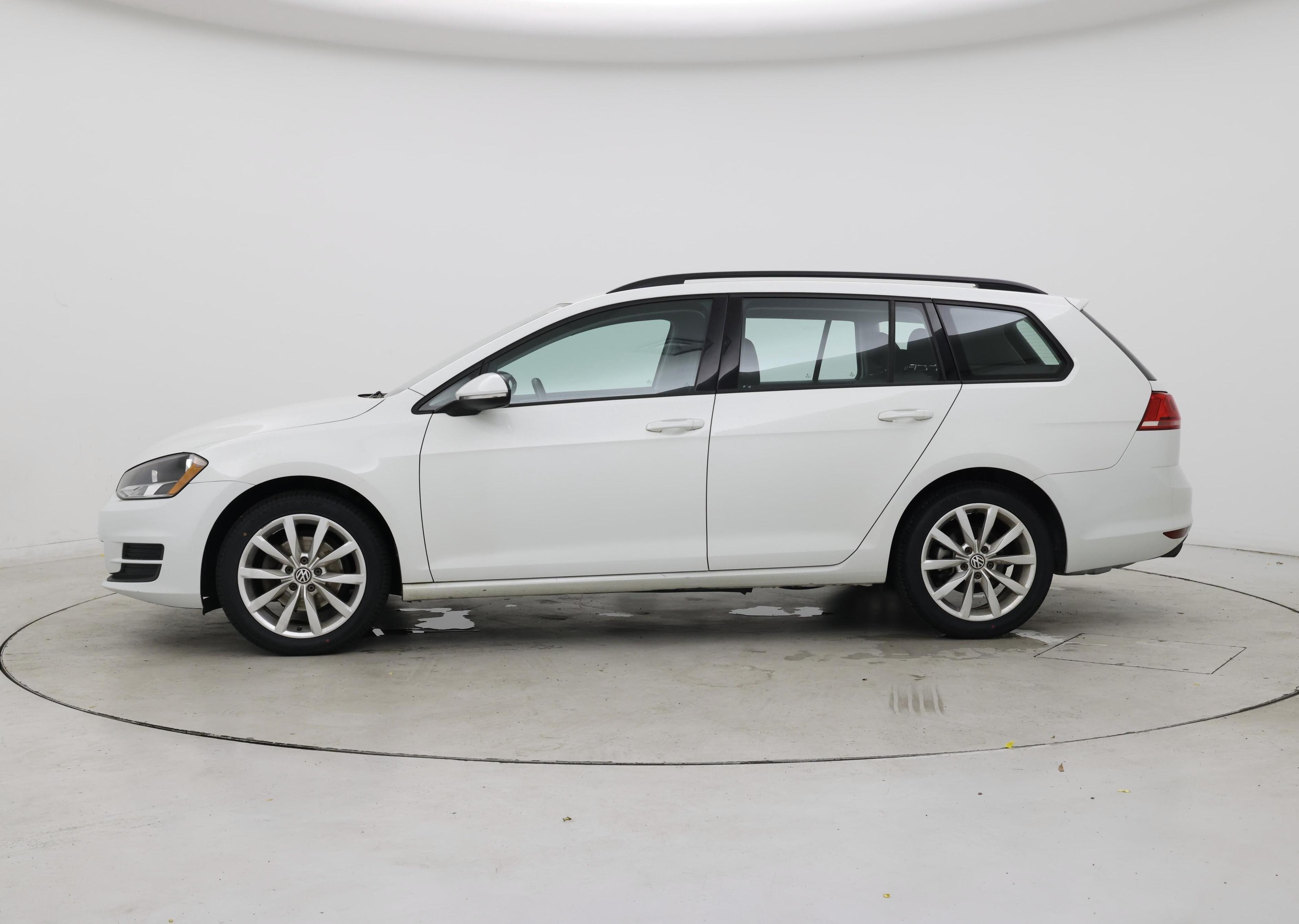 Thumbnail: 2017 Volkswagen Golf - 3