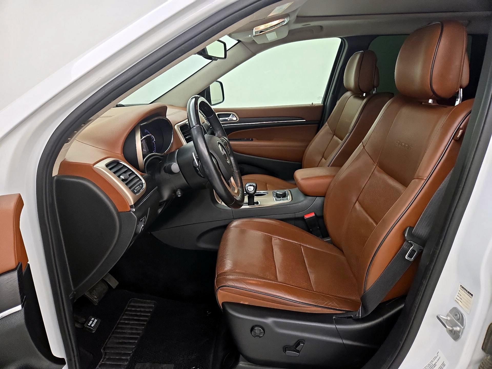 Thumbnail: 2015 Jeep Grand Cherokee - 11