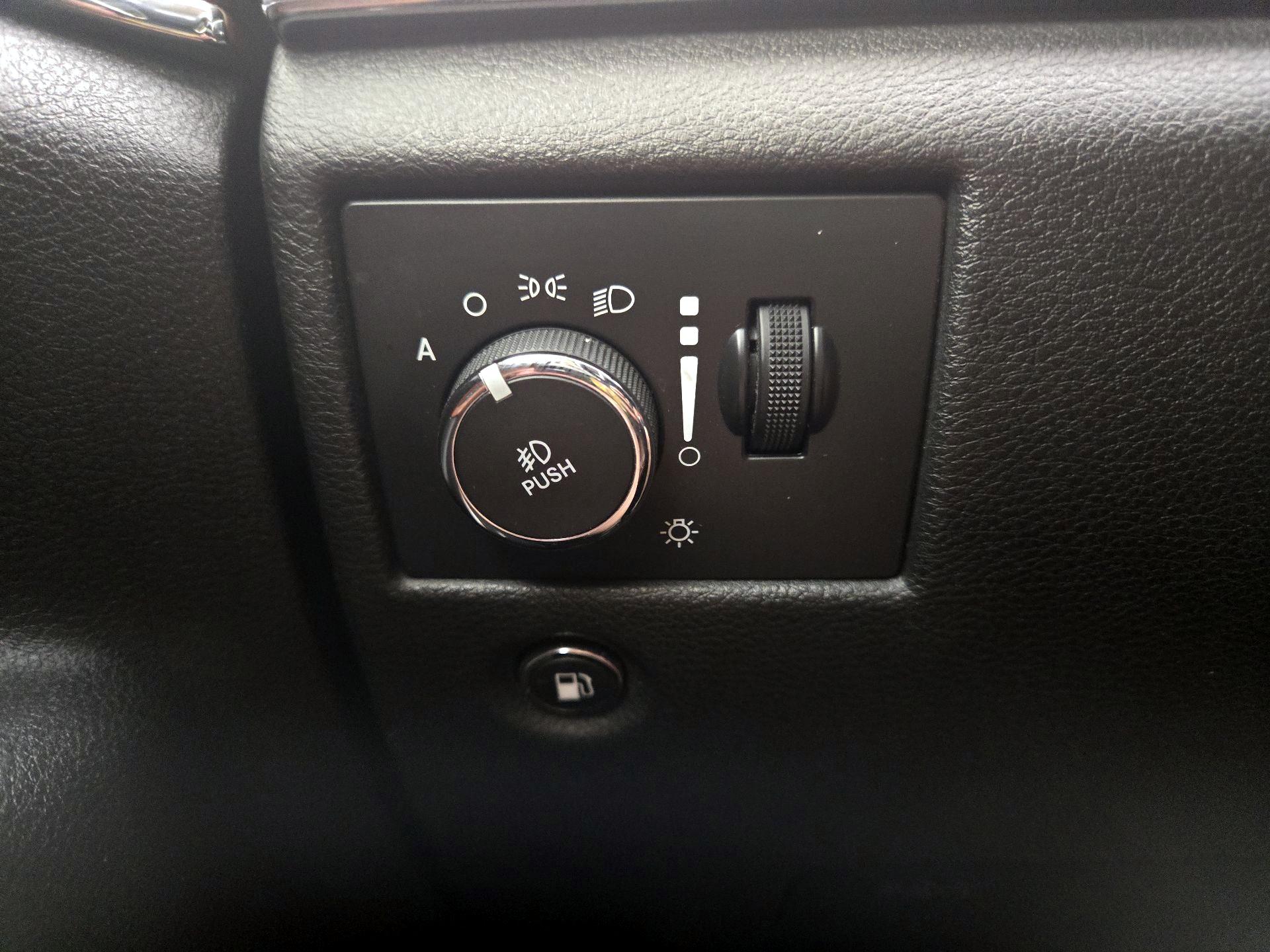 Thumbnail: 2015 Jeep Grand Cherokee - 13