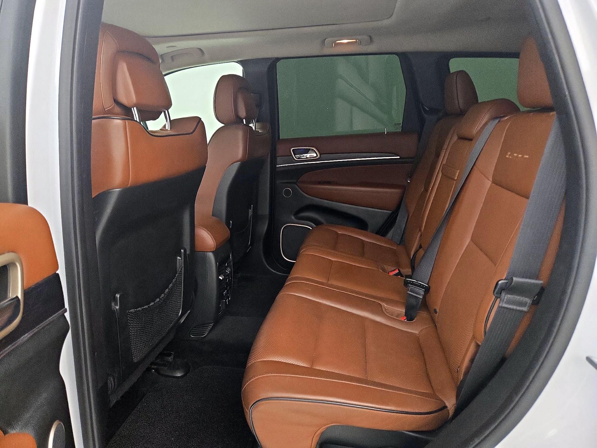 Thumbnail: 2015 Jeep Grand Cherokee - 20