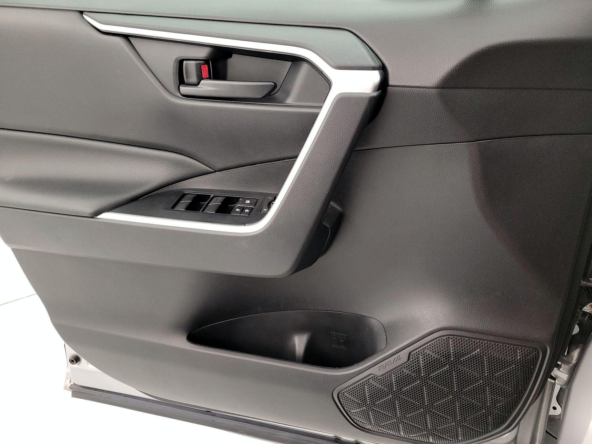 Thumbnail: 2021 Toyota RAV4 - 12