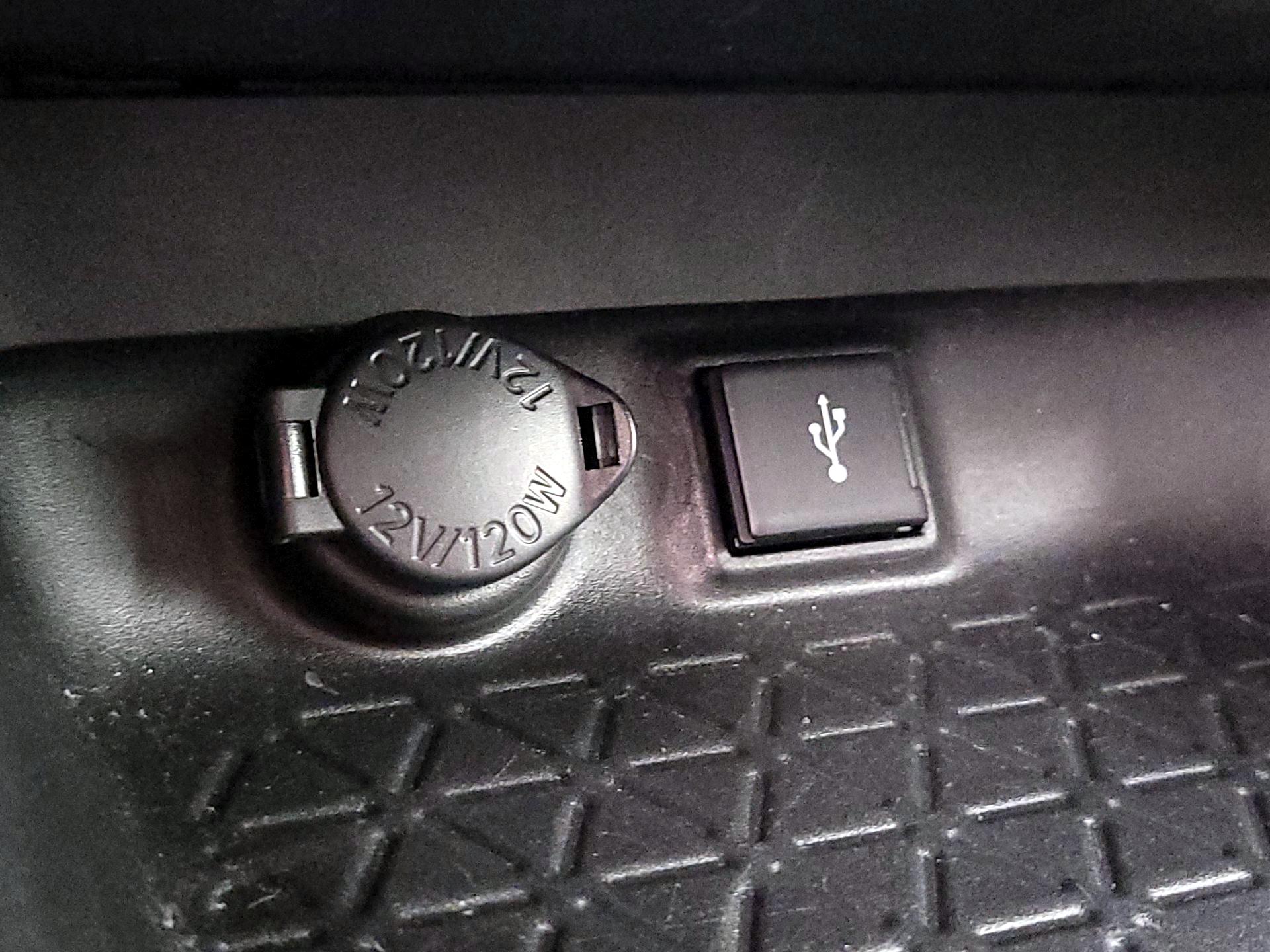 Thumbnail: 2021 Toyota RAV4 - 18