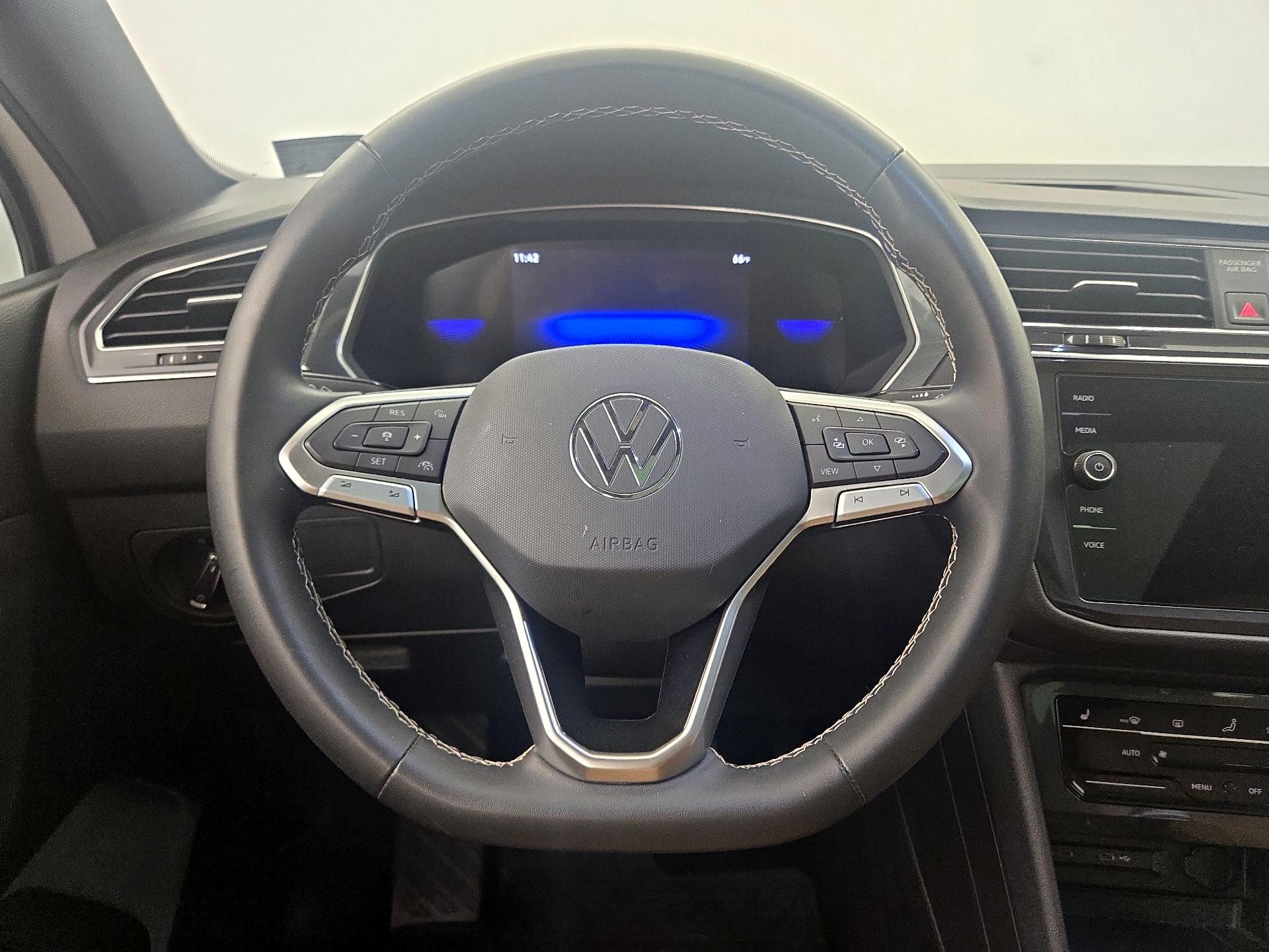 Thumbnail: 2023 Volkswagen Tiguan - 10