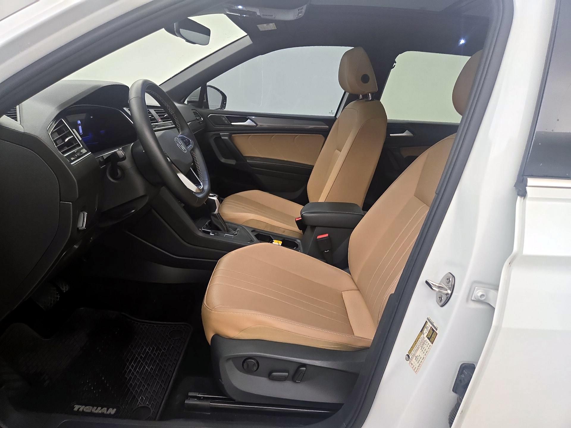 Thumbnail: 2023 Volkswagen Tiguan - 11