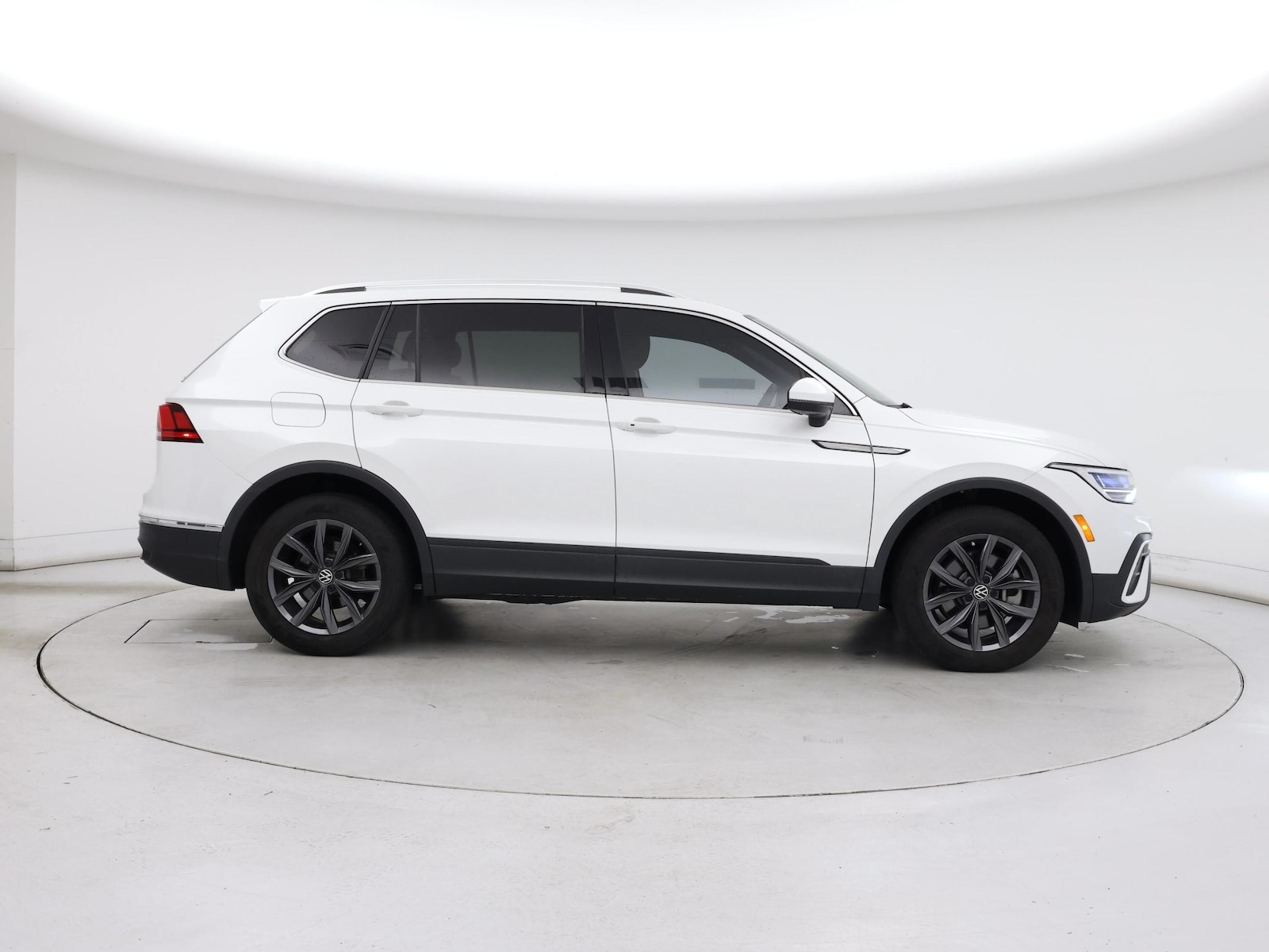 2023 Volkswagen Tiguan SE - Photo 8
