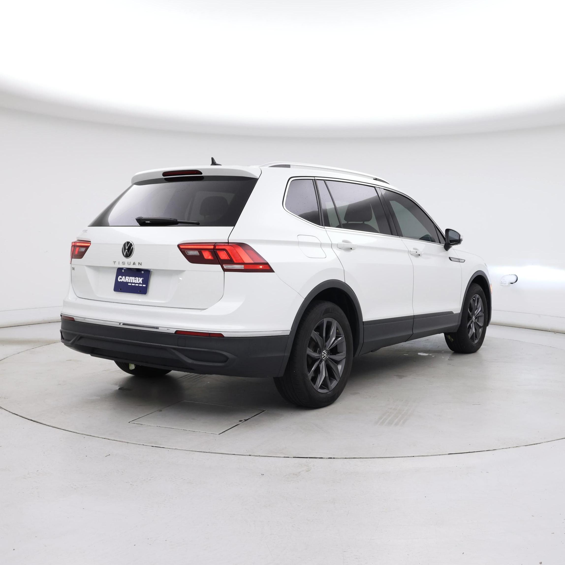 Thumbnail: 2023 Volkswagen Tiguan - 8