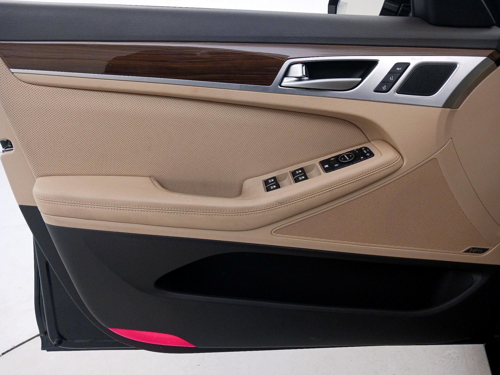 Thumbnail: 2017 Genesis G80 - 12