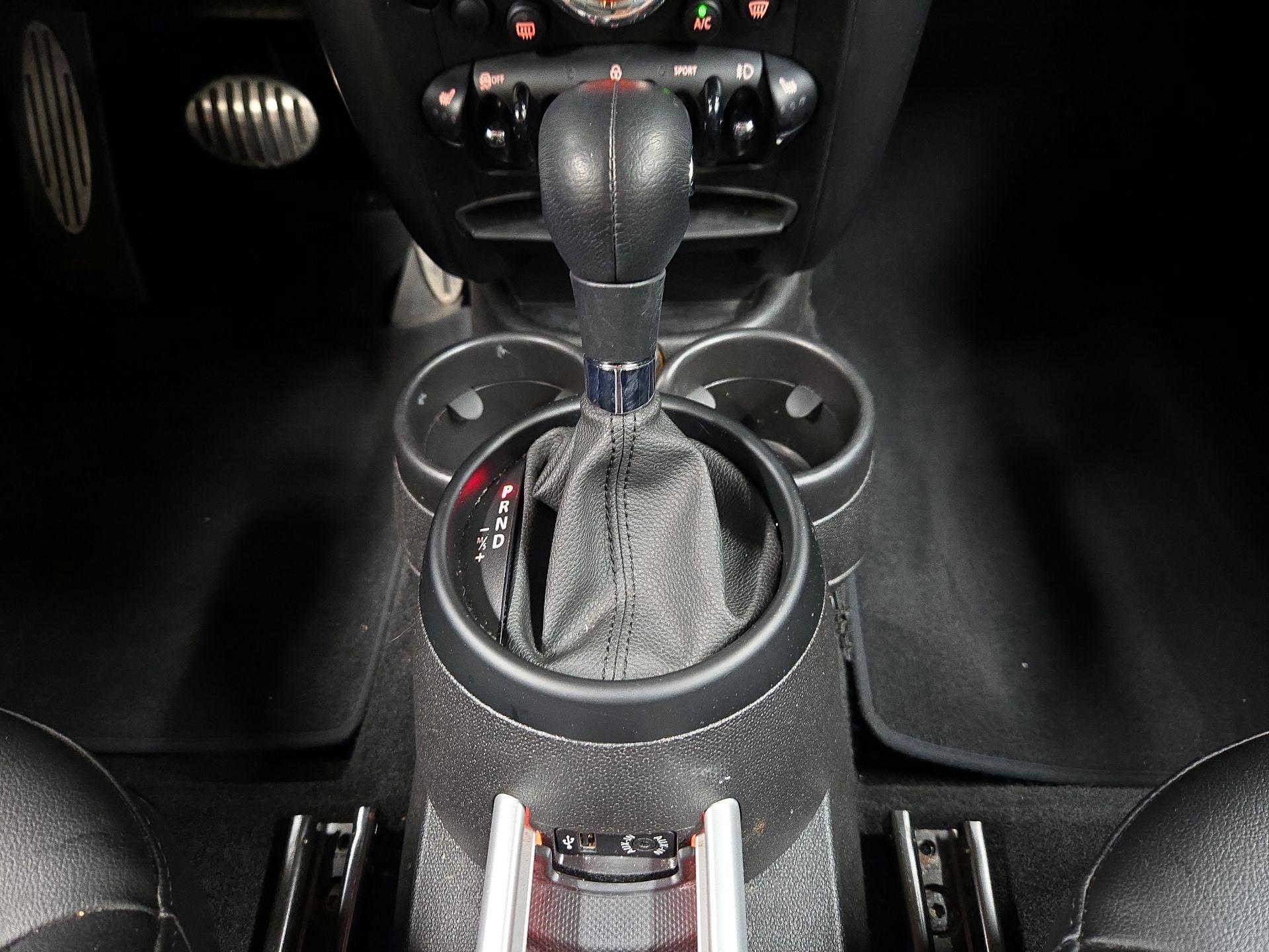 Thumbnail: 2016 MINI Cooper Countryman - 16