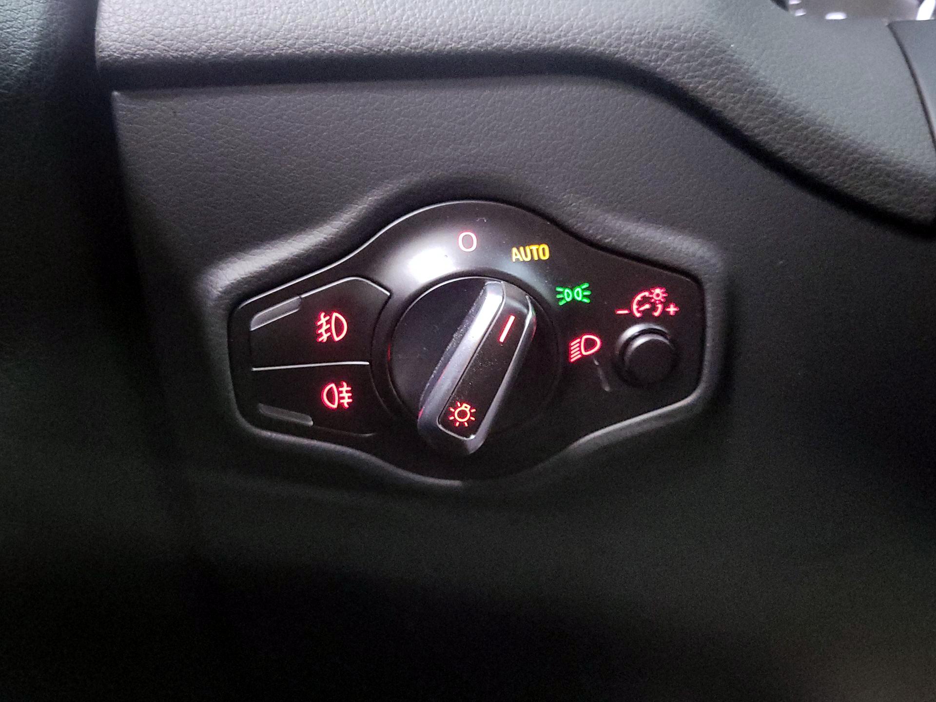 Thumbnail: 2015 Audi SQ5 - 13