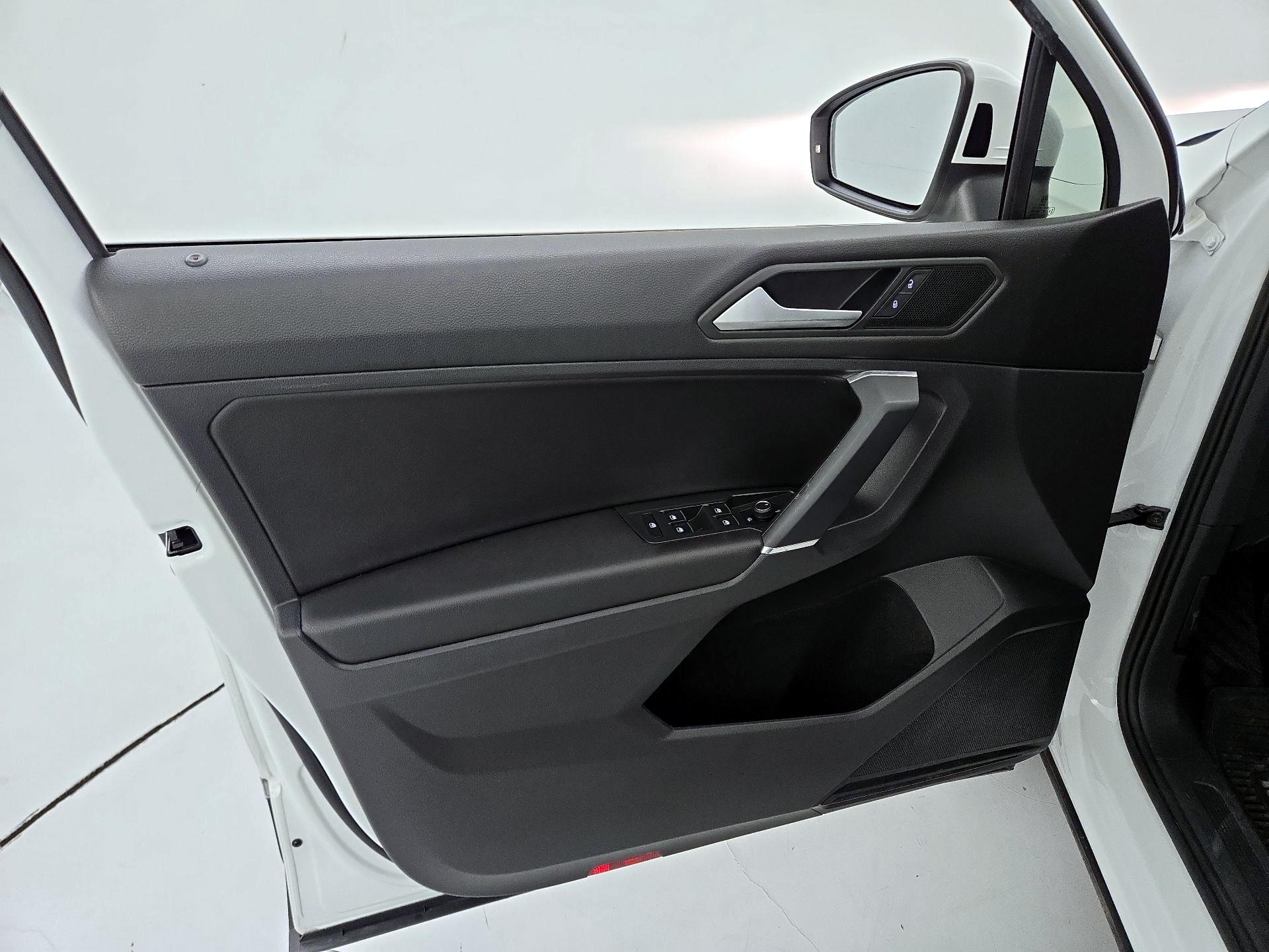 Thumbnail: 2020 Volkswagen Tiguan - 12
