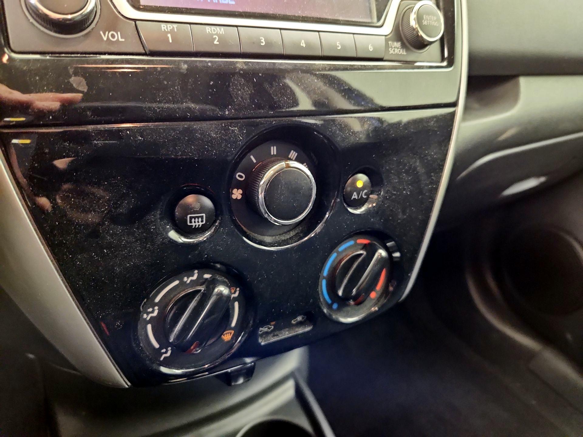 Thumbnail: 2015 Nissan Versa Note - 16