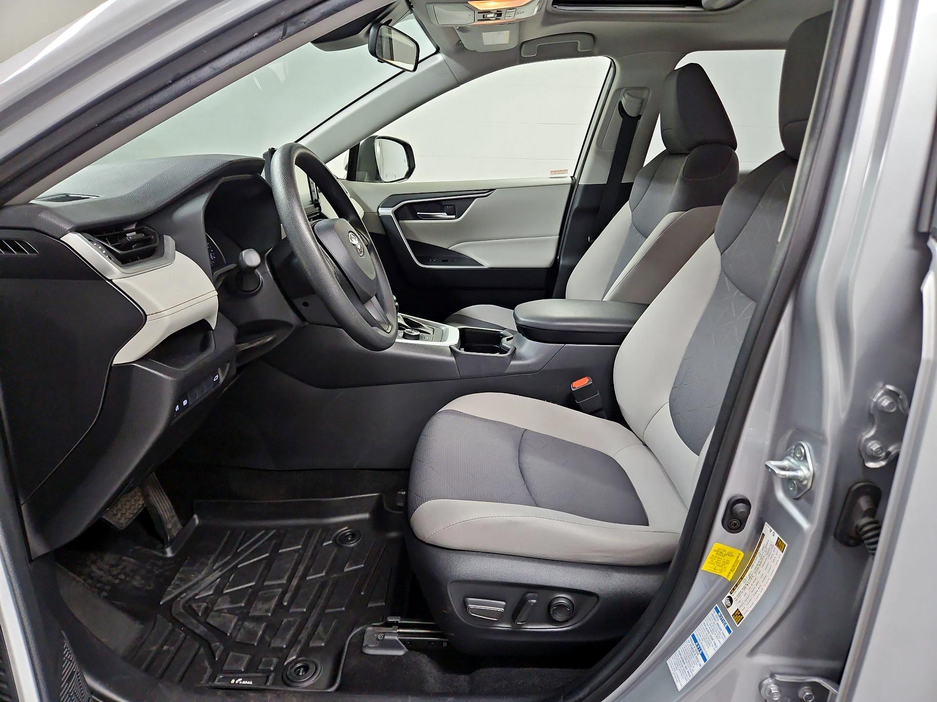 Thumbnail: 2019 Toyota RAV4 - 11