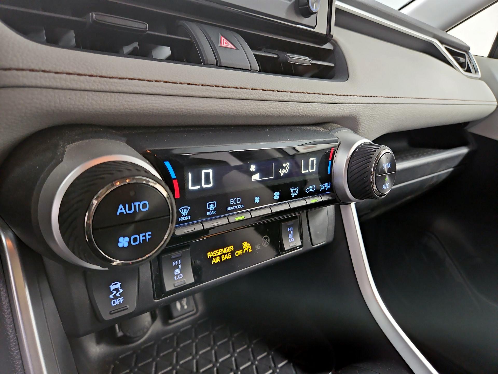 Thumbnail: 2019 Toyota RAV4 - 16